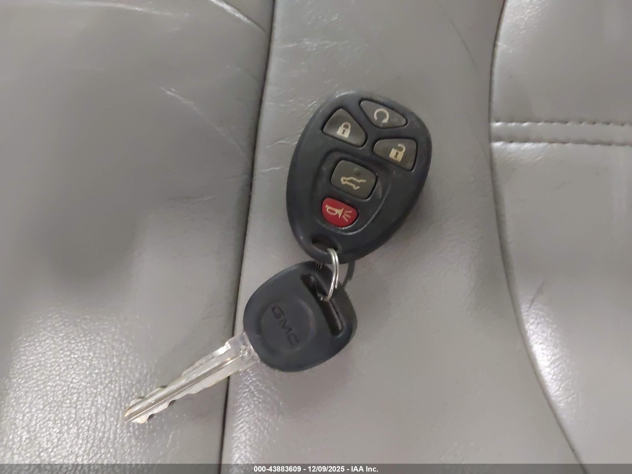 GMC ACADIA image 11