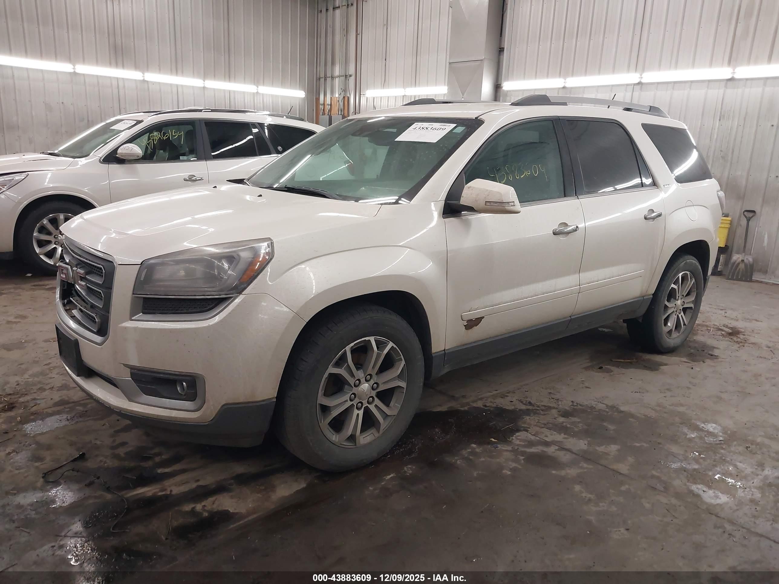 GMC ACADIA image 2