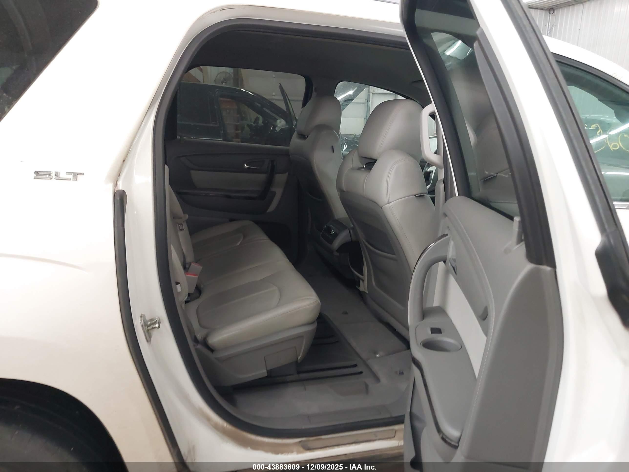GMC ACADIA image 8