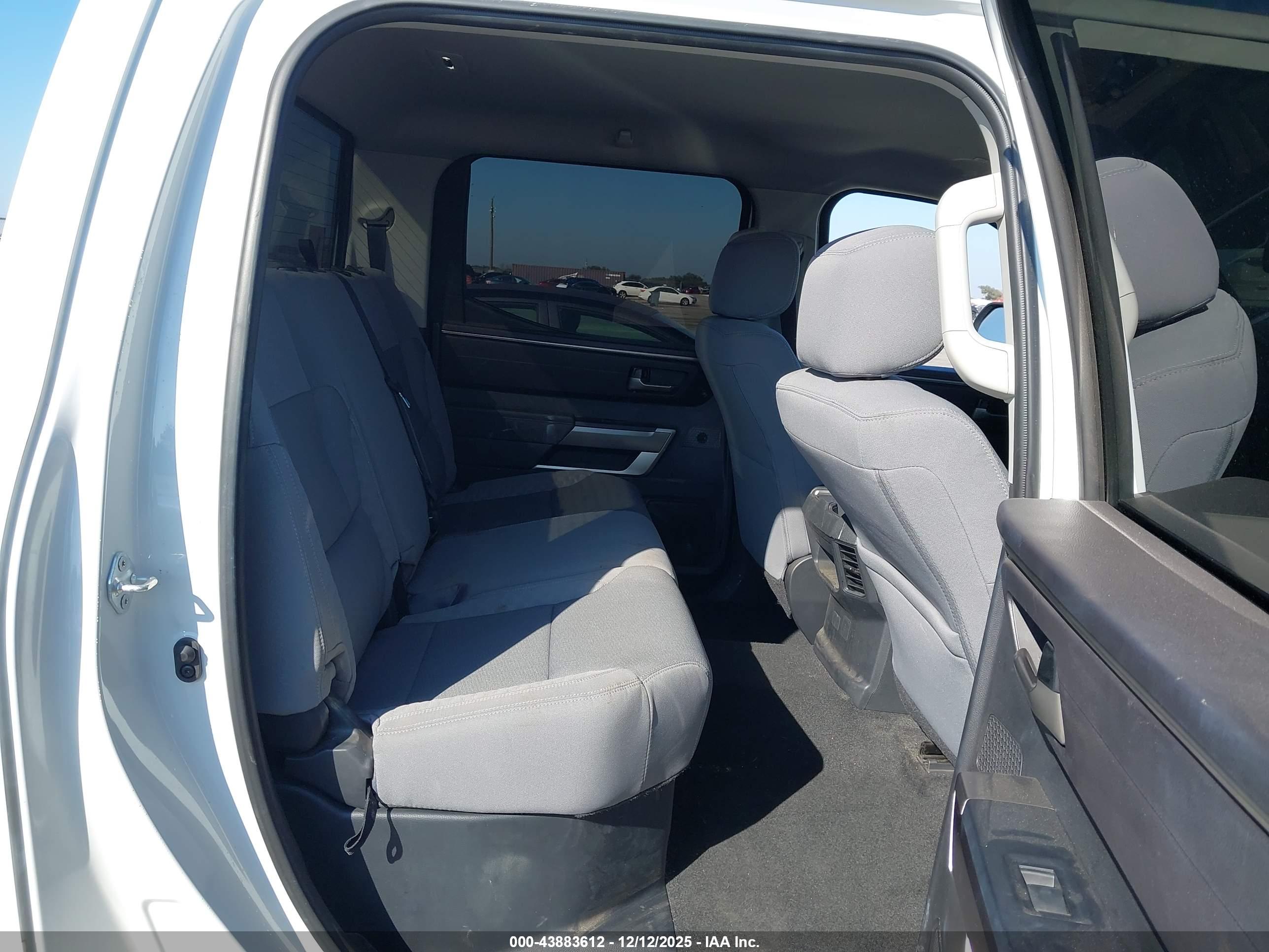 TOYOTA TUNDRA image 8