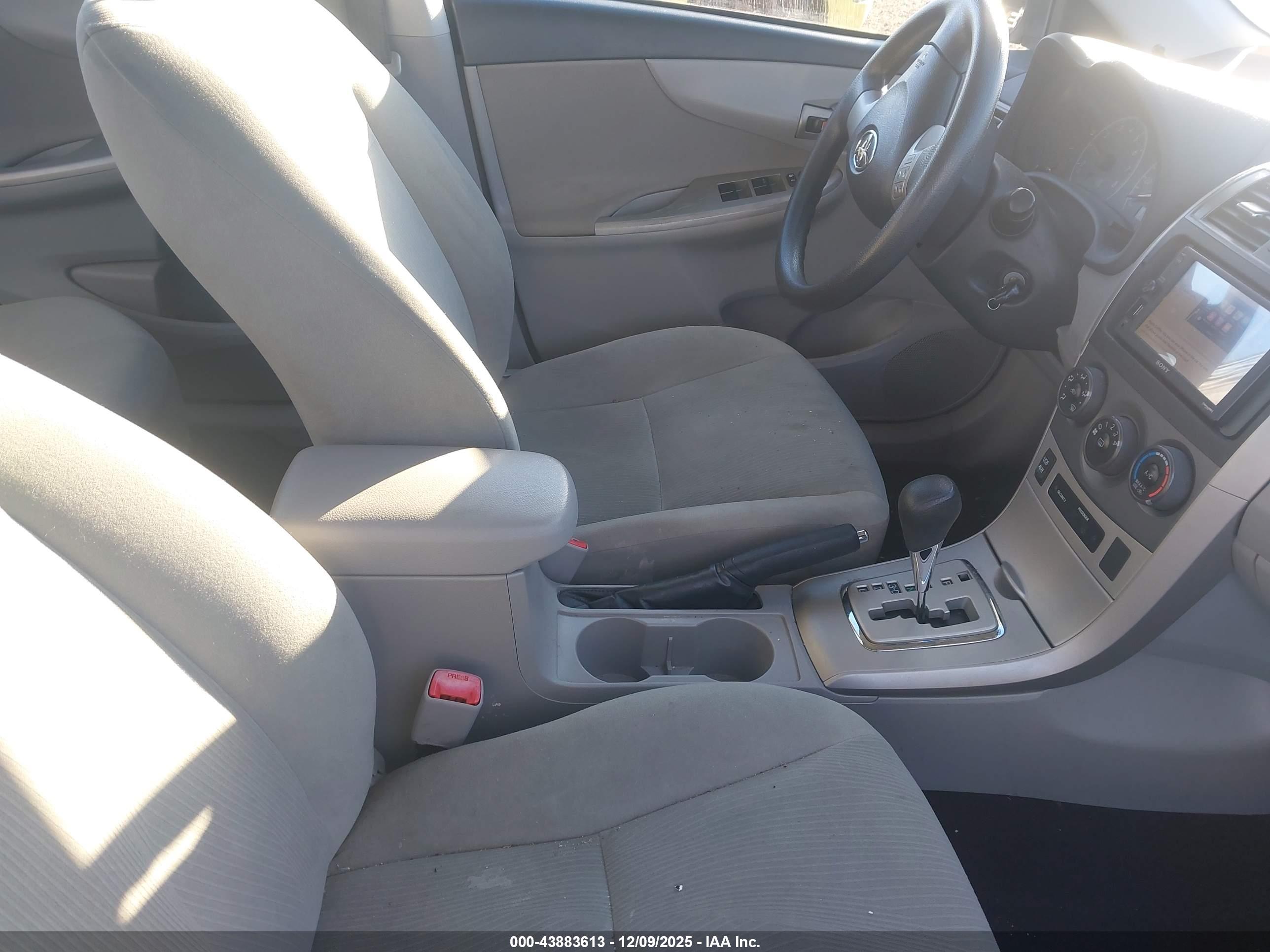 TOYOTA COROLLA image 5