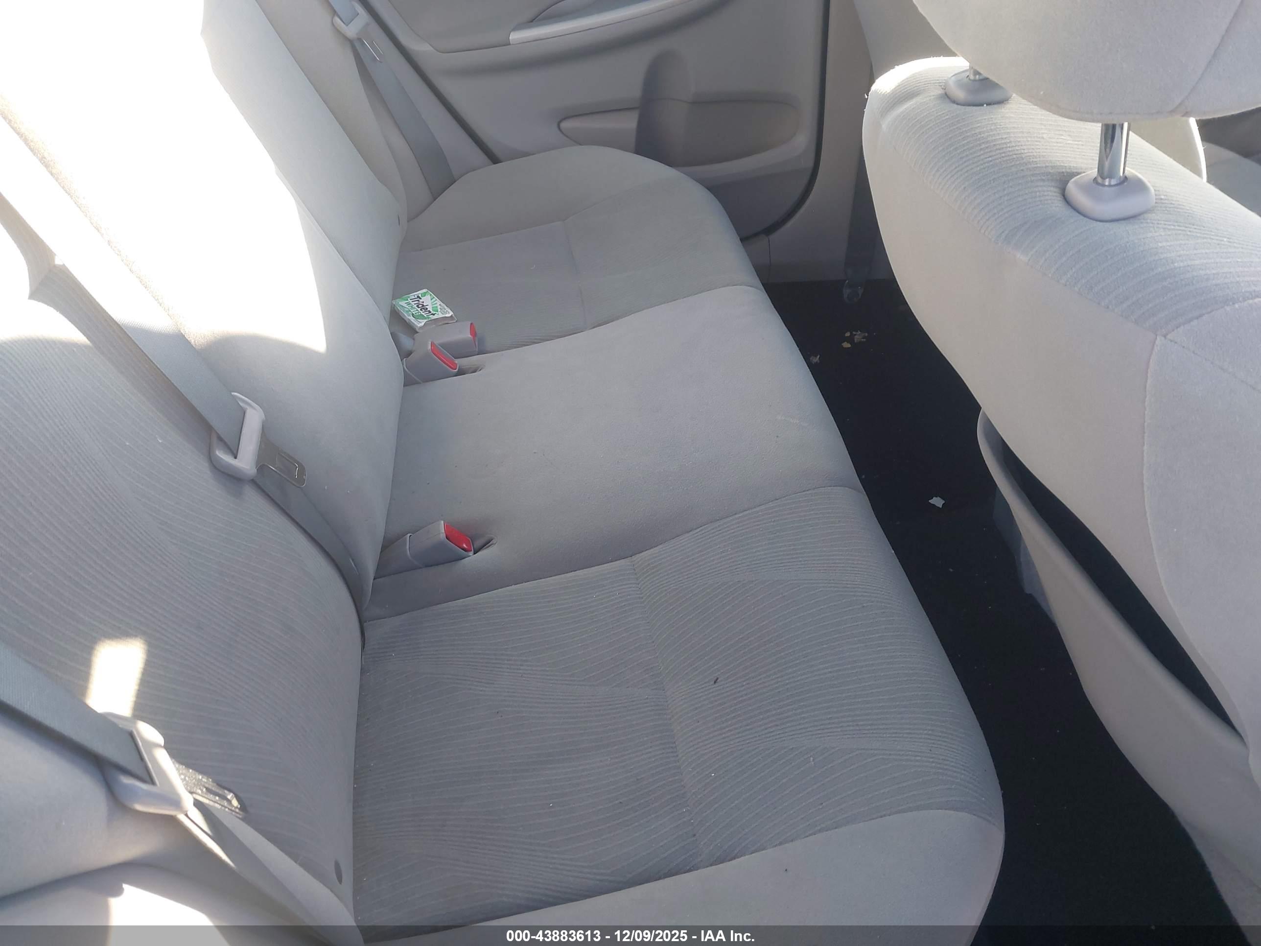 TOYOTA COROLLA image 8