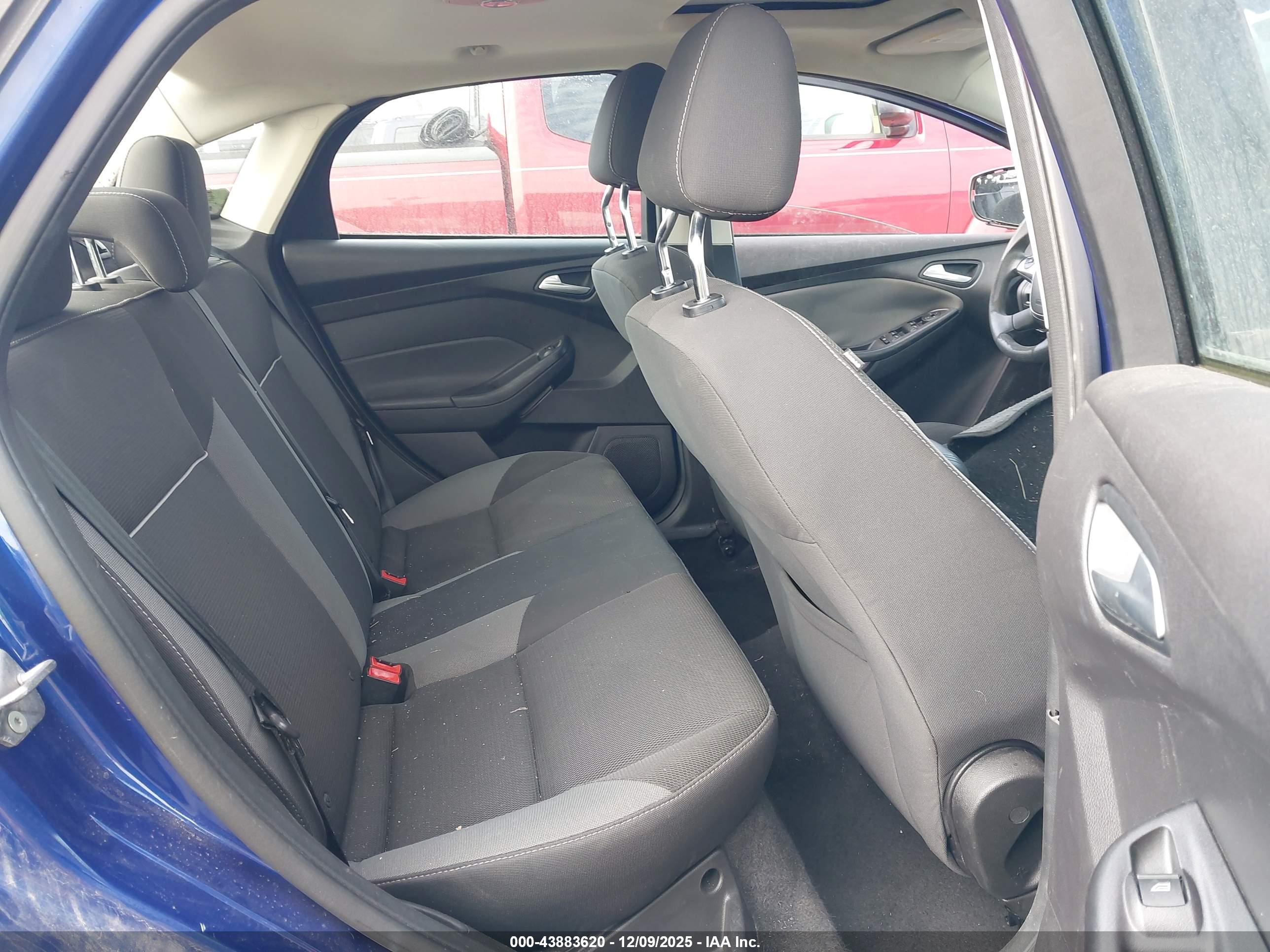 FORD FOCUS image 8
