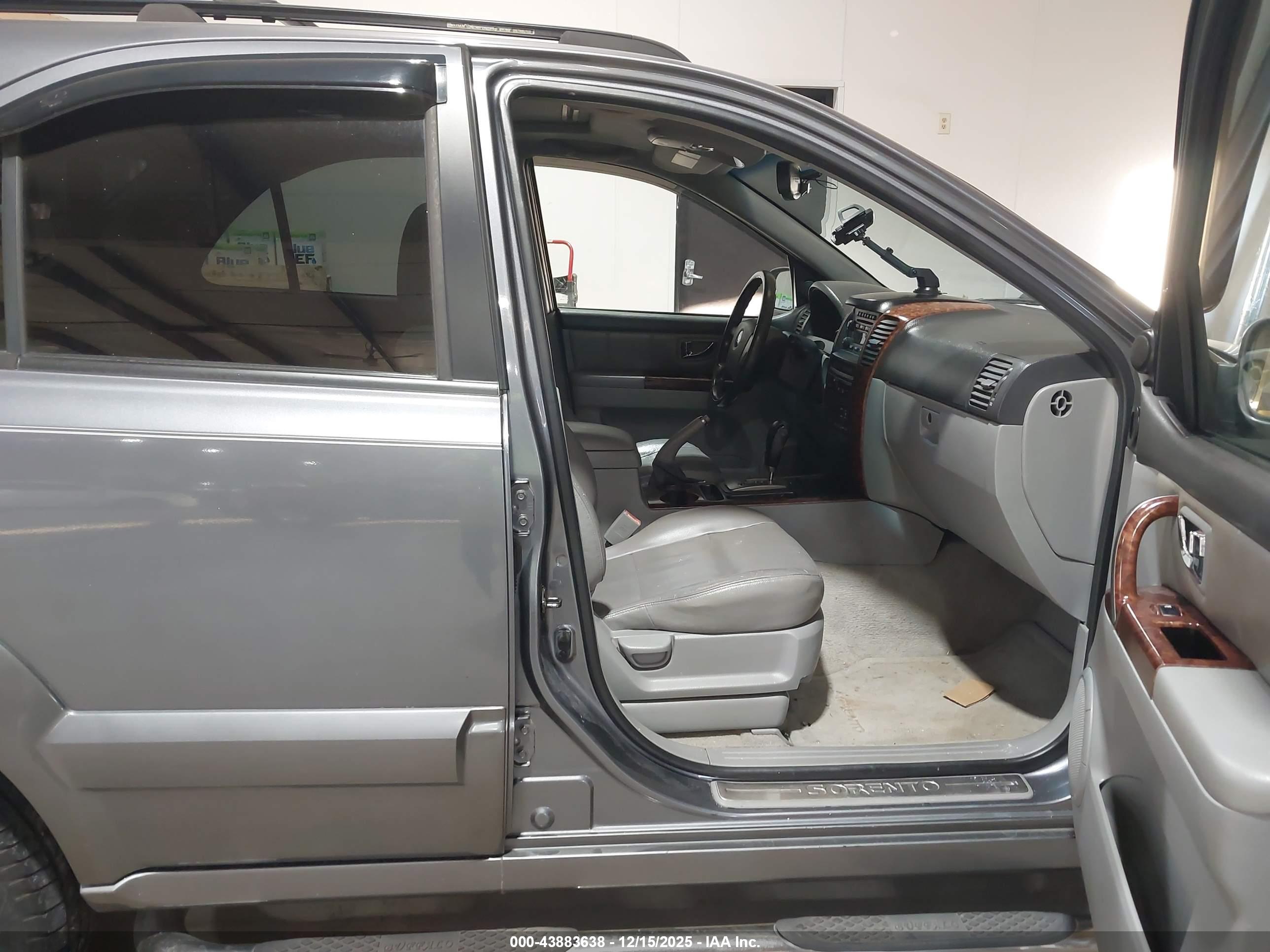 KIA SORENTO image 5