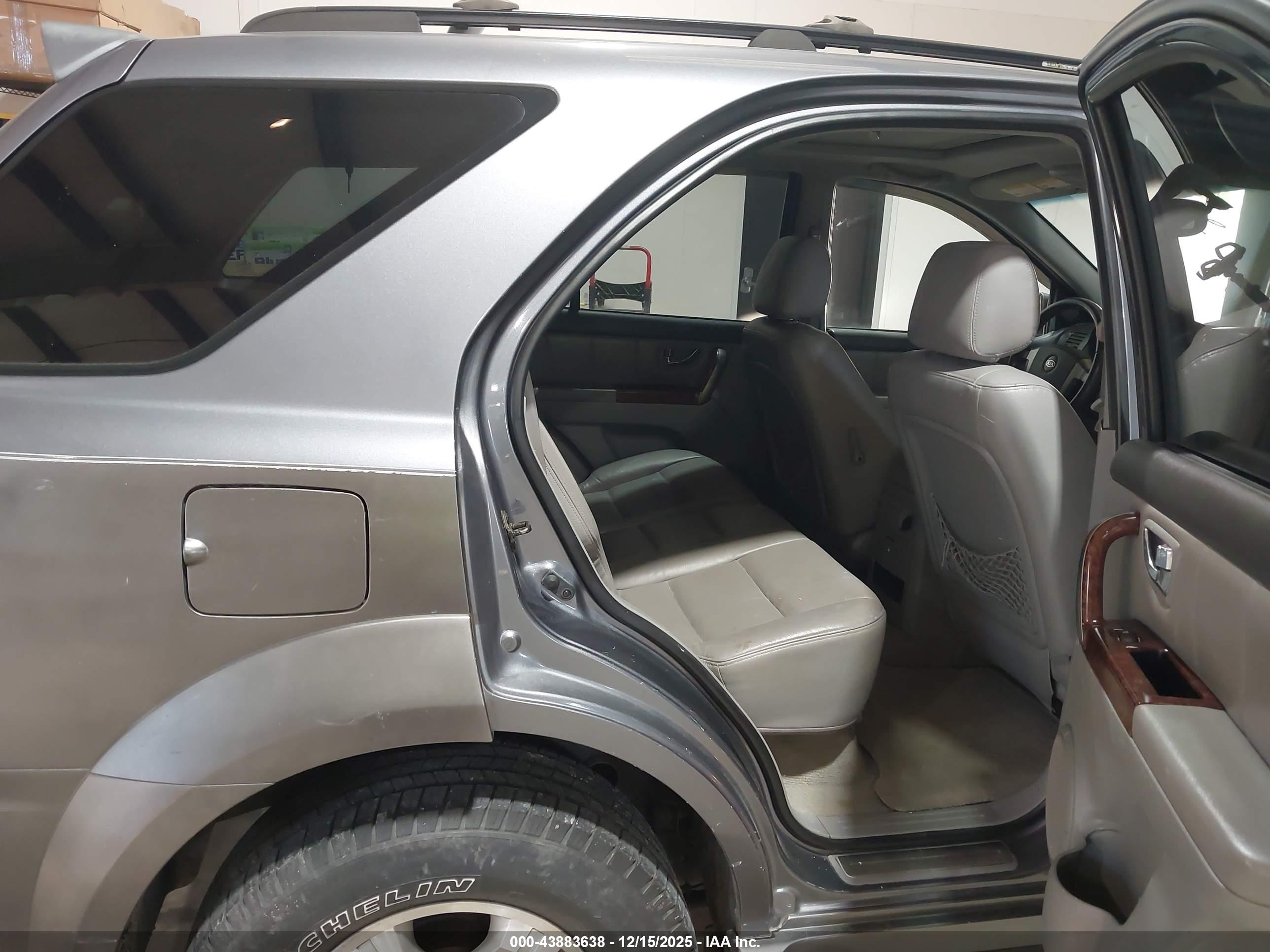 KIA SORENTO image 8