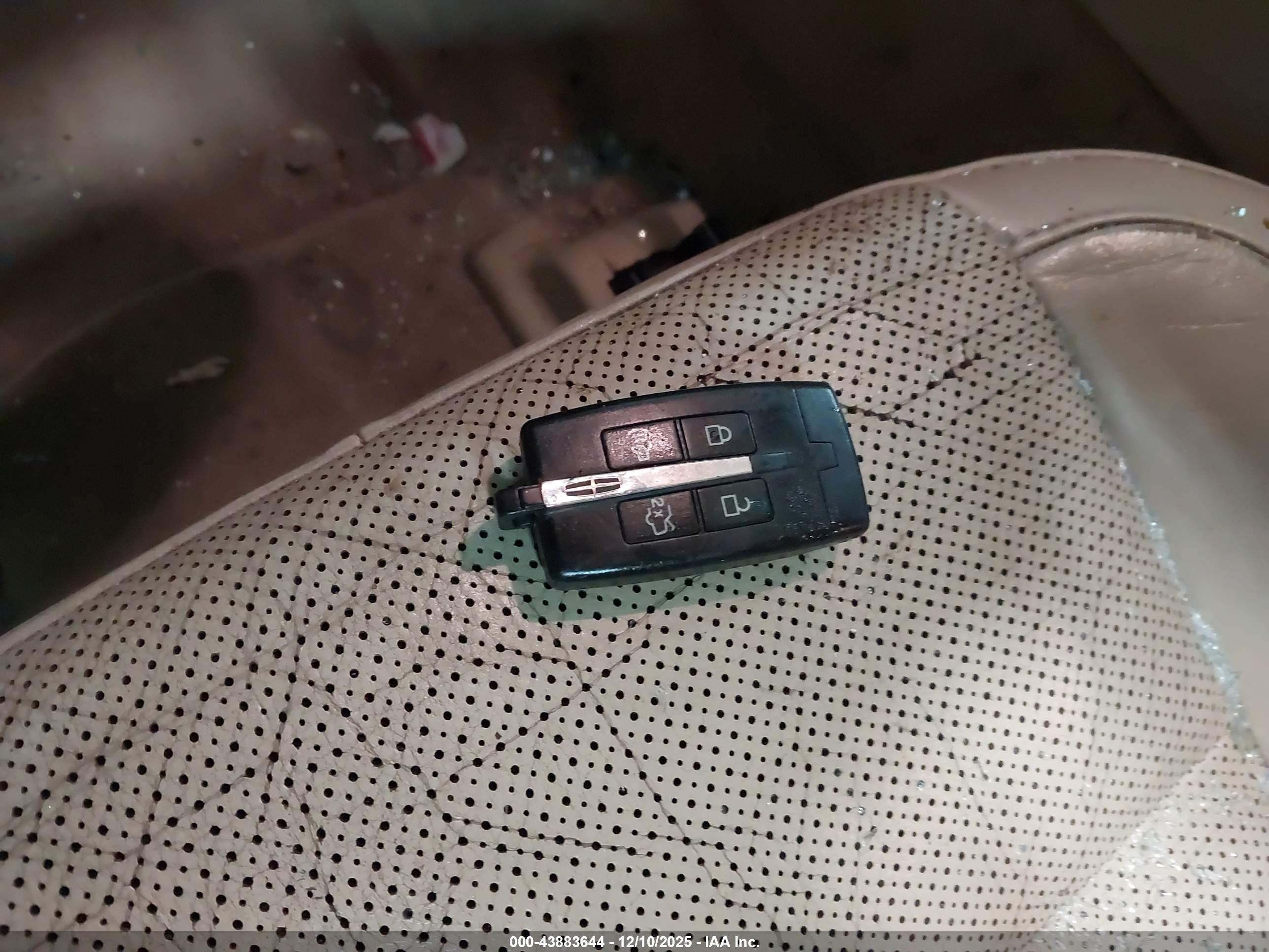 LINCOLN MKS image 11