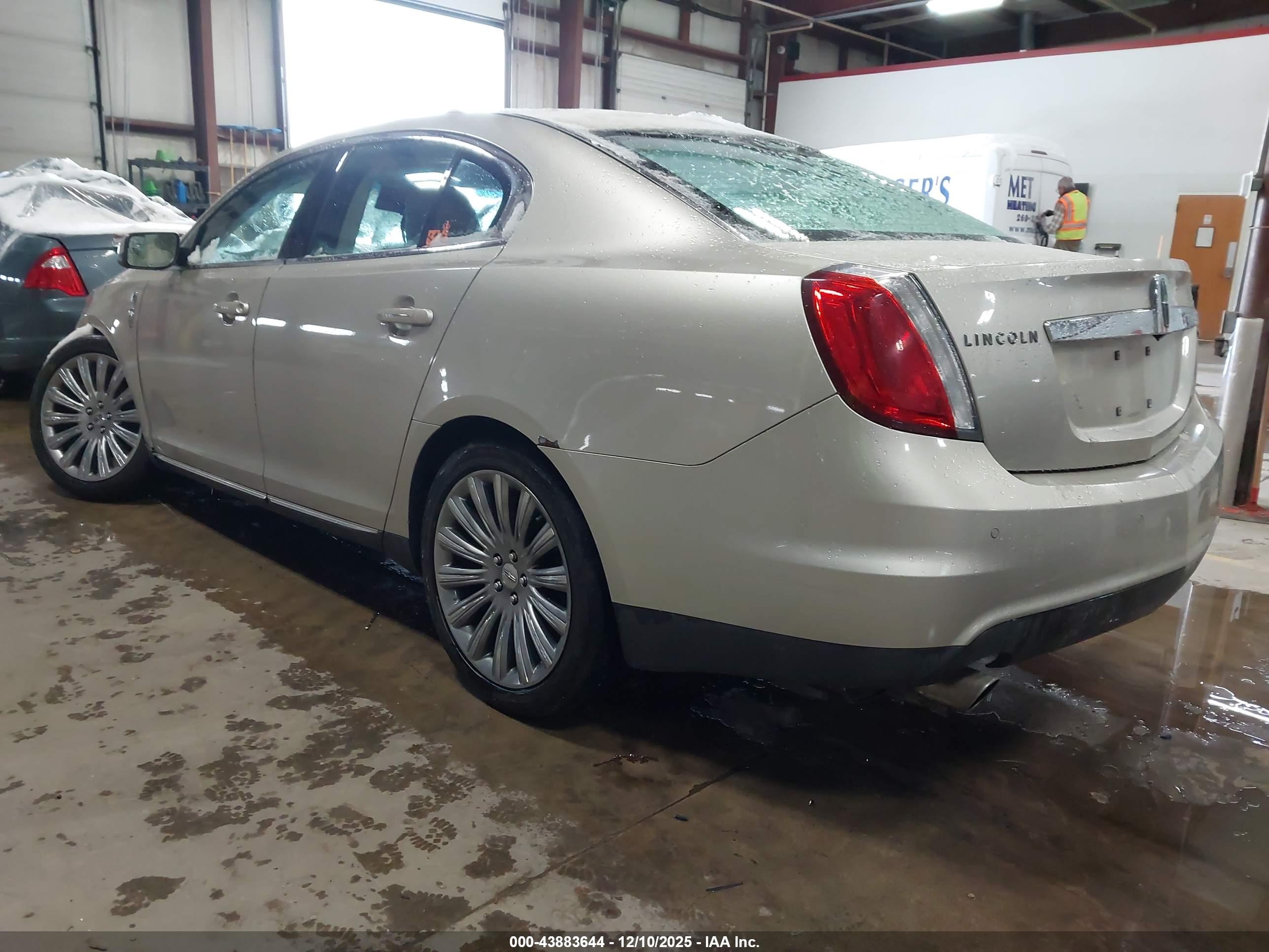 LINCOLN MKS image 3
