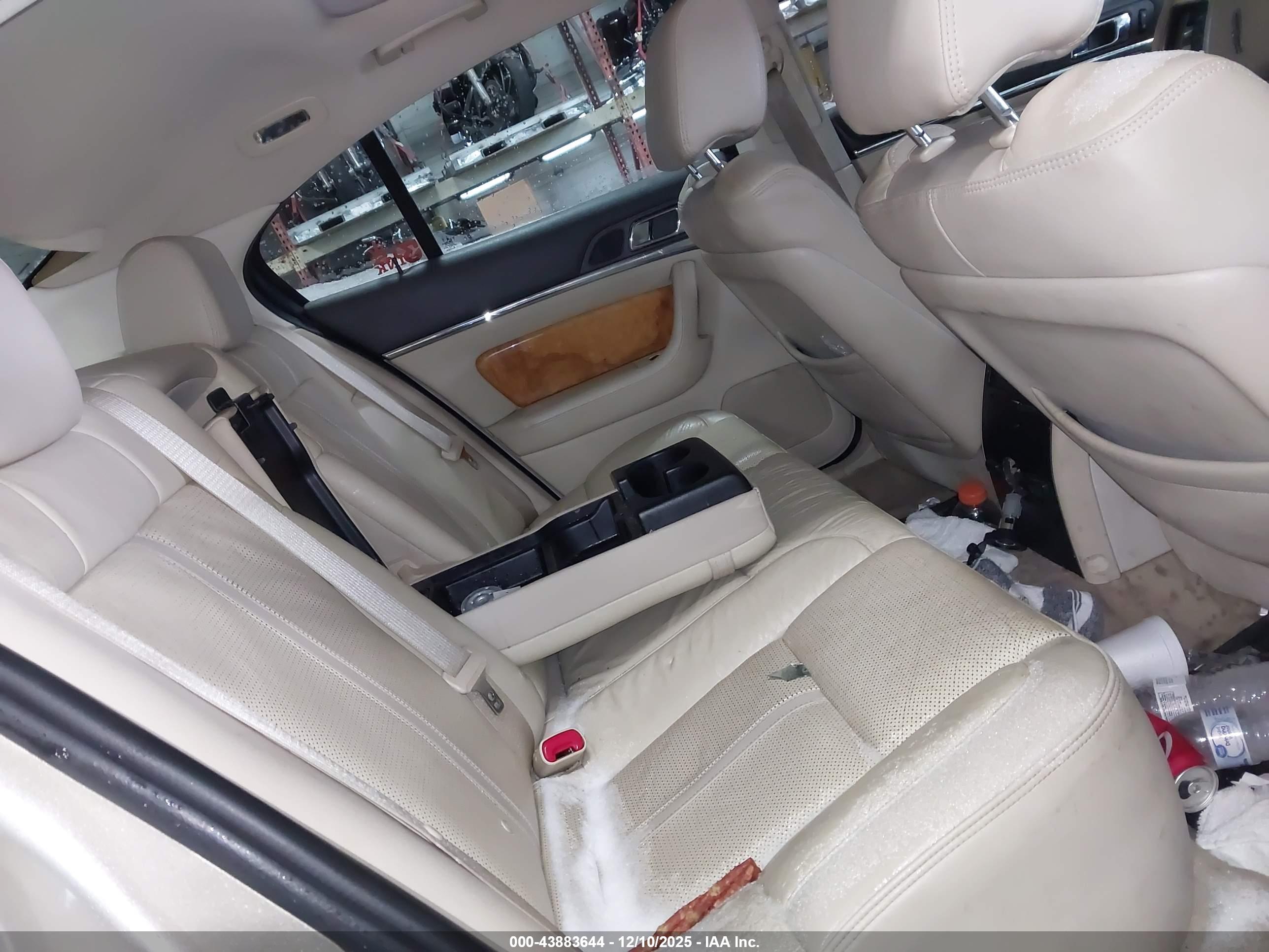 LINCOLN MKS image 8