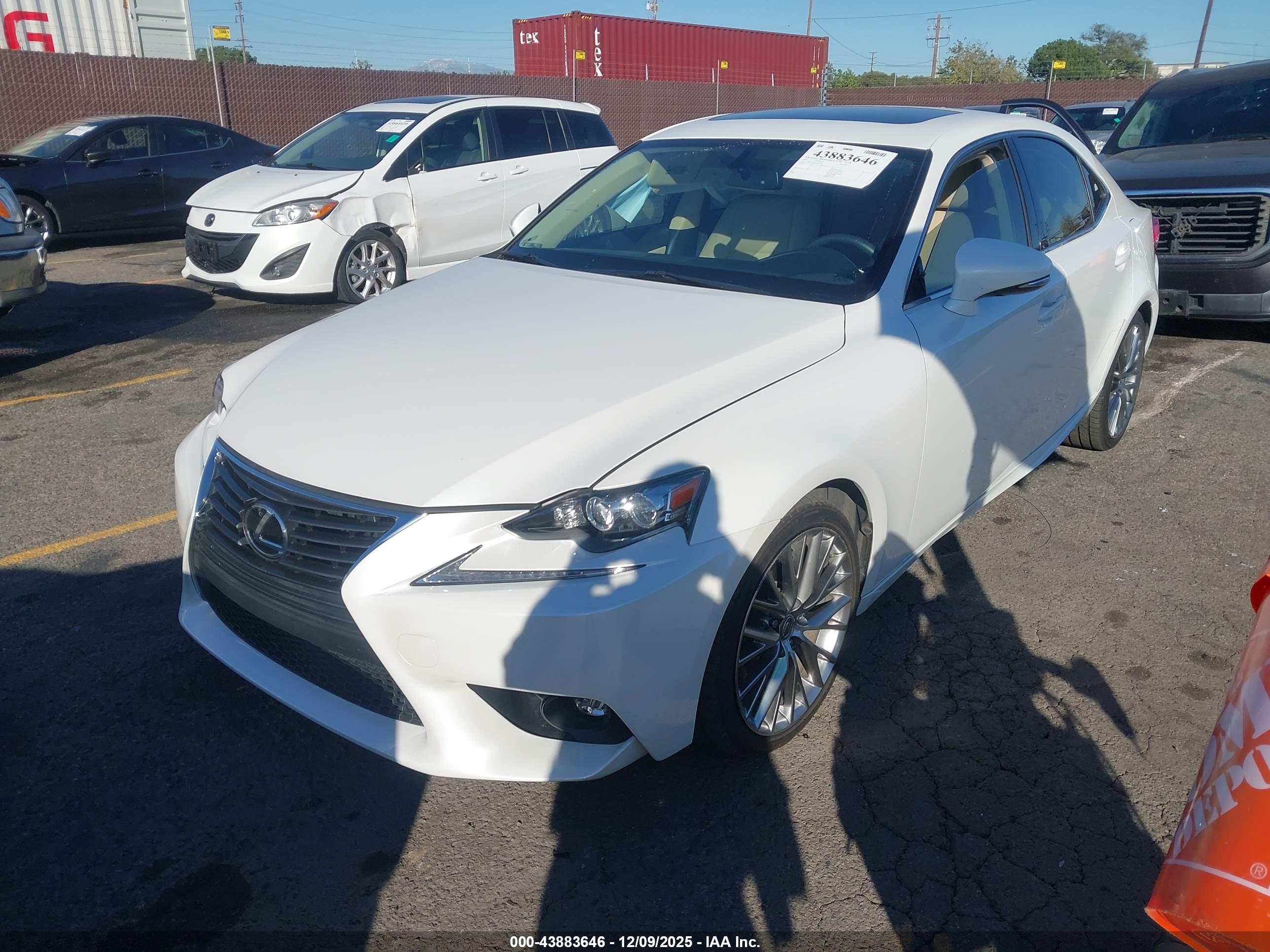 LEXUS IS image 2