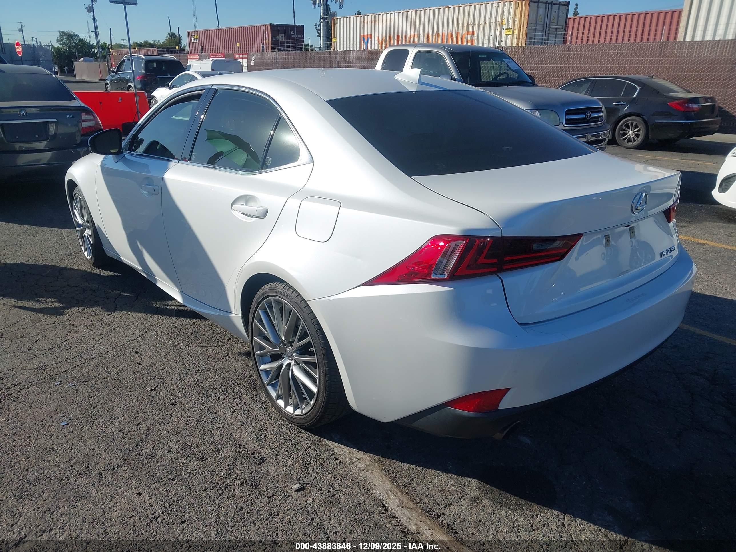 LEXUS IS image 3