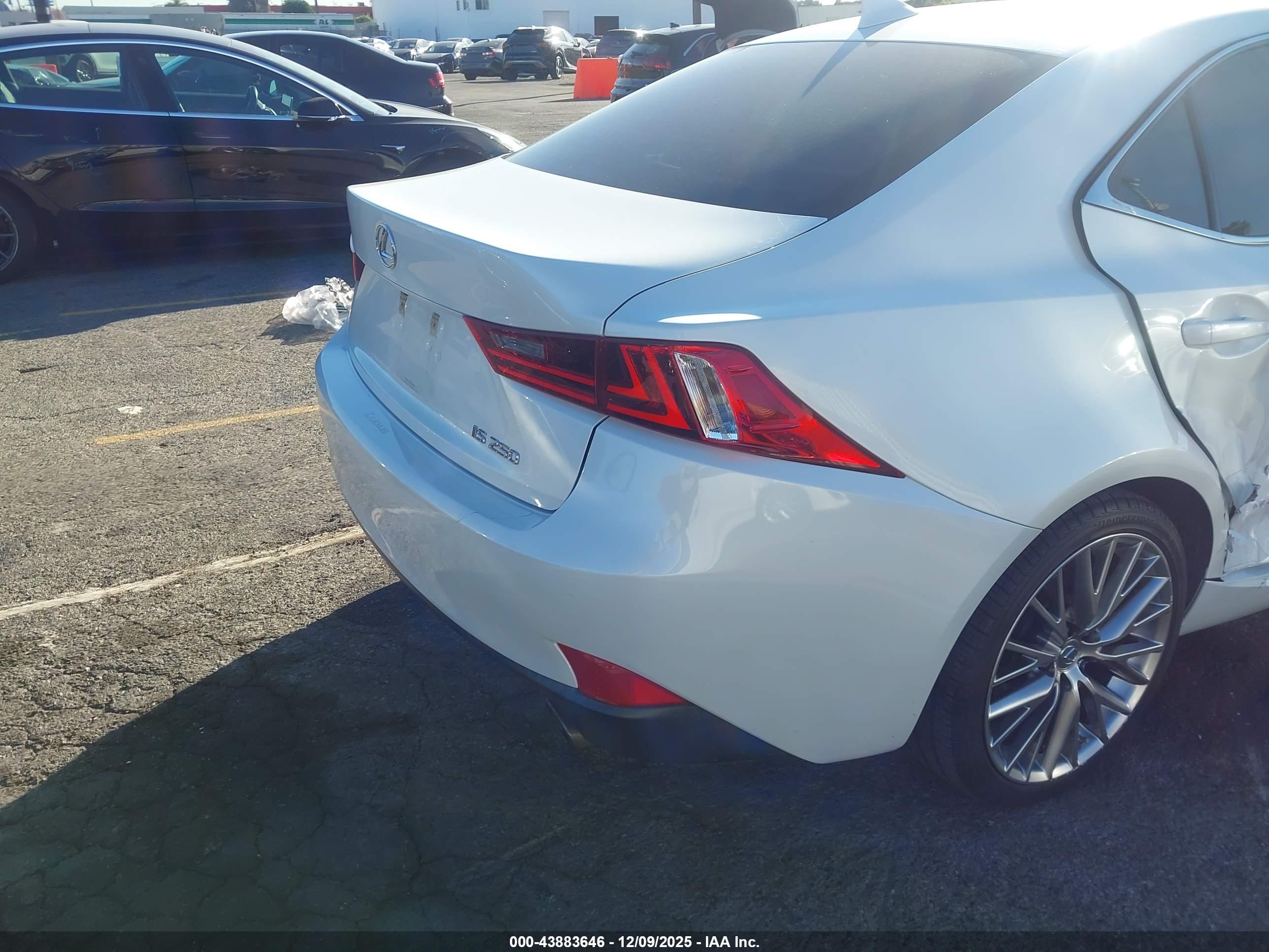 LEXUS IS image 4