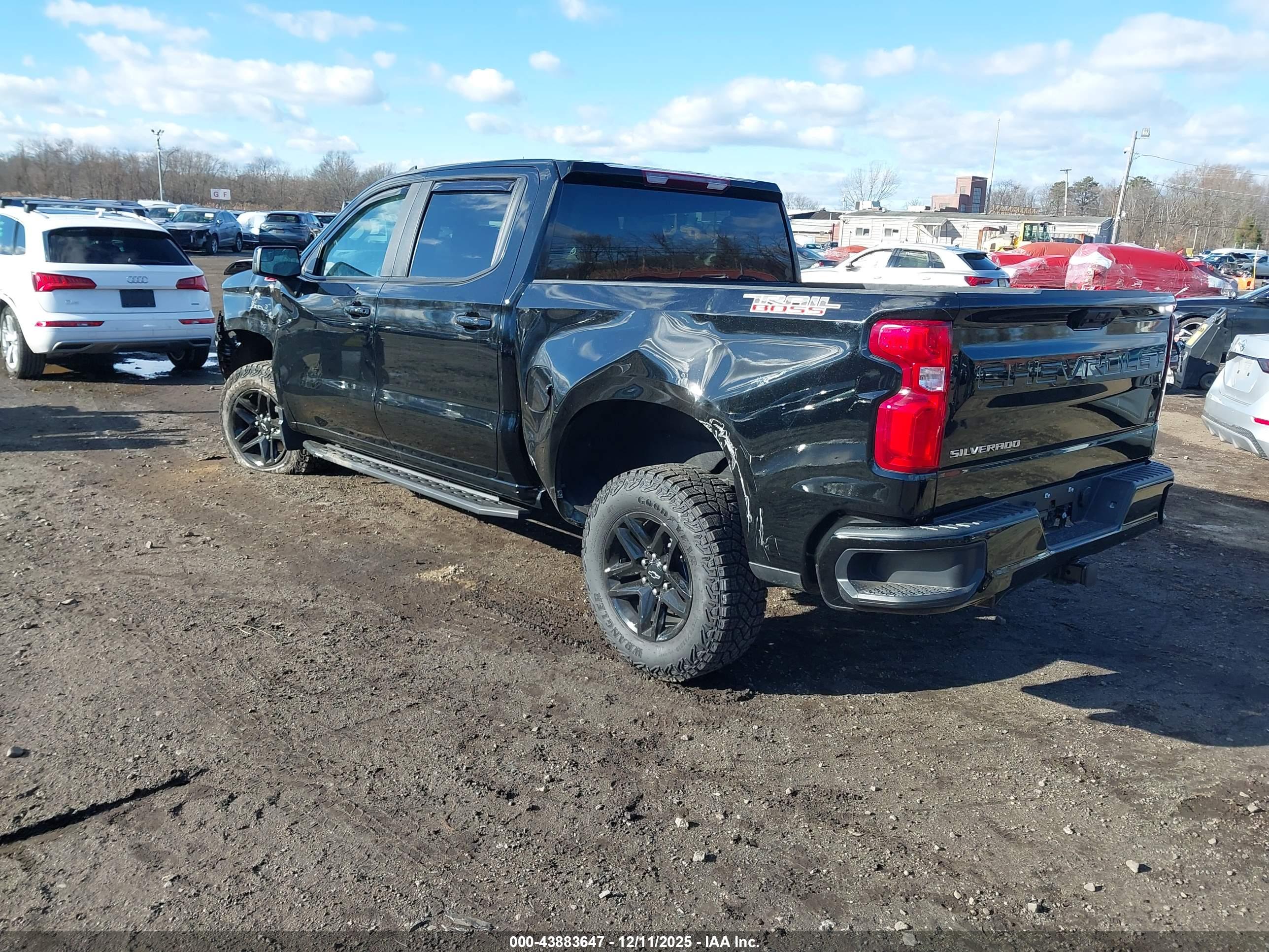 CHEVROLET SILVERADO image 3