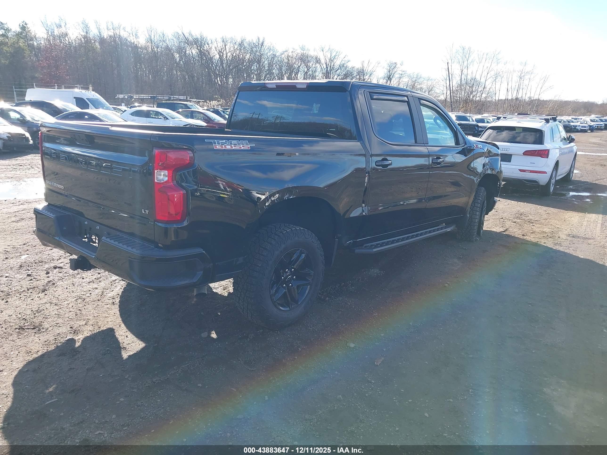CHEVROLET SILVERADO image 4
