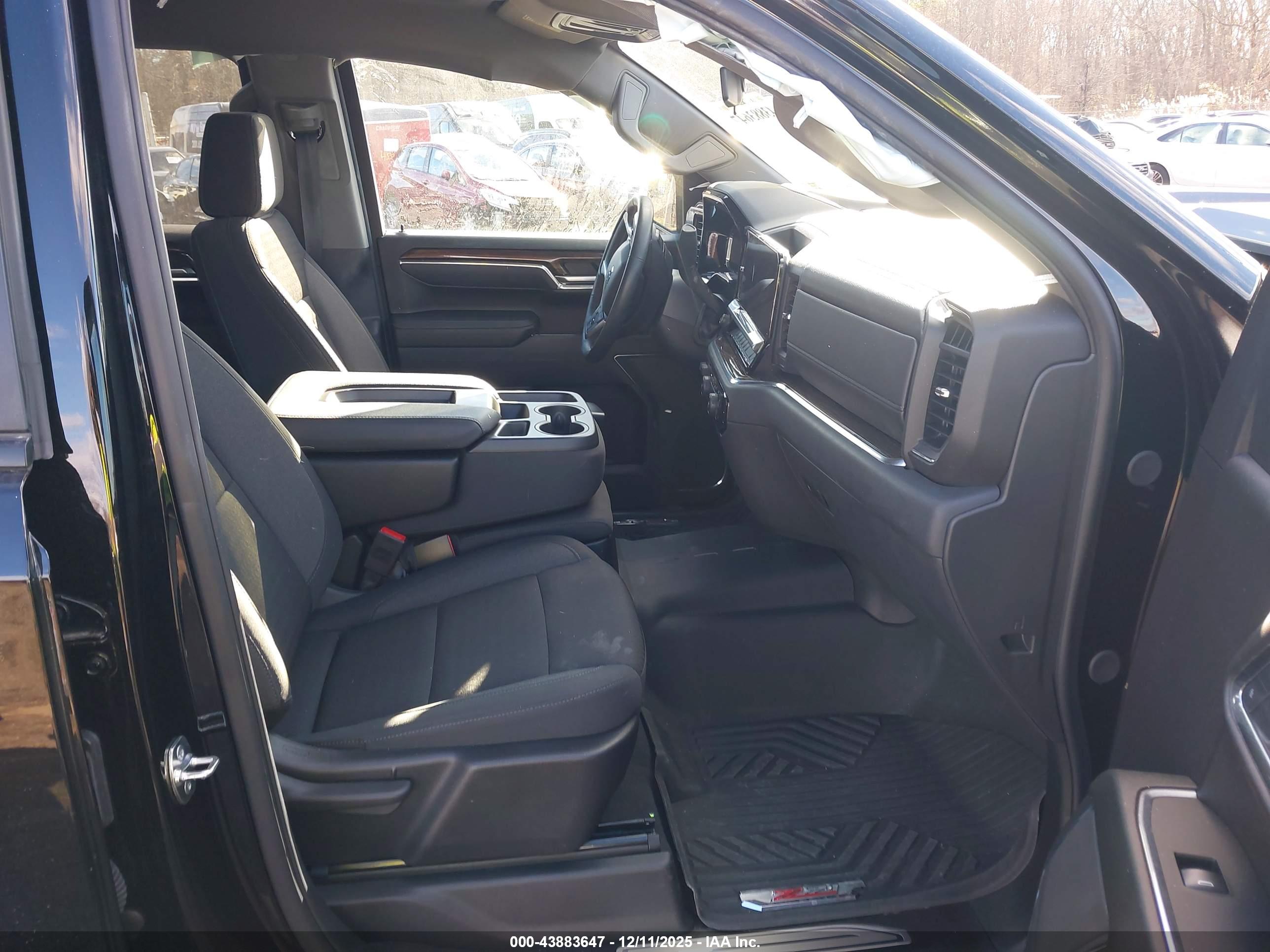 CHEVROLET SILVERADO image 5