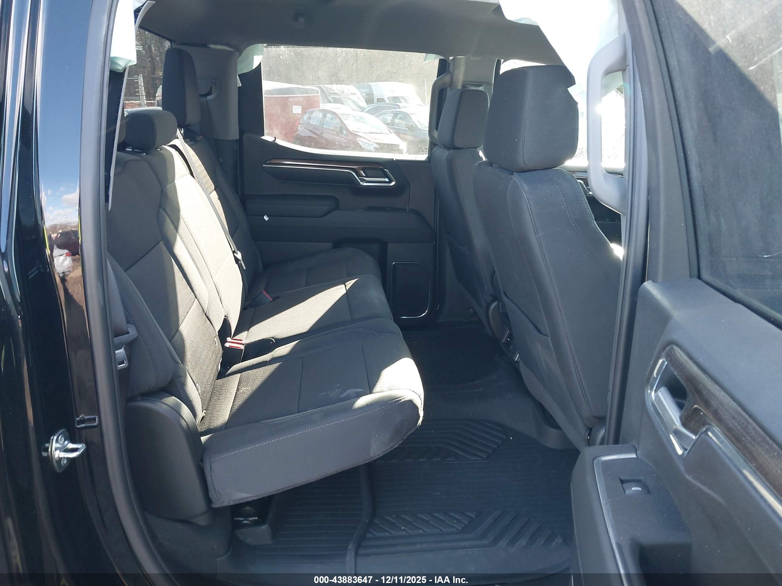 CHEVROLET SILVERADO image 8