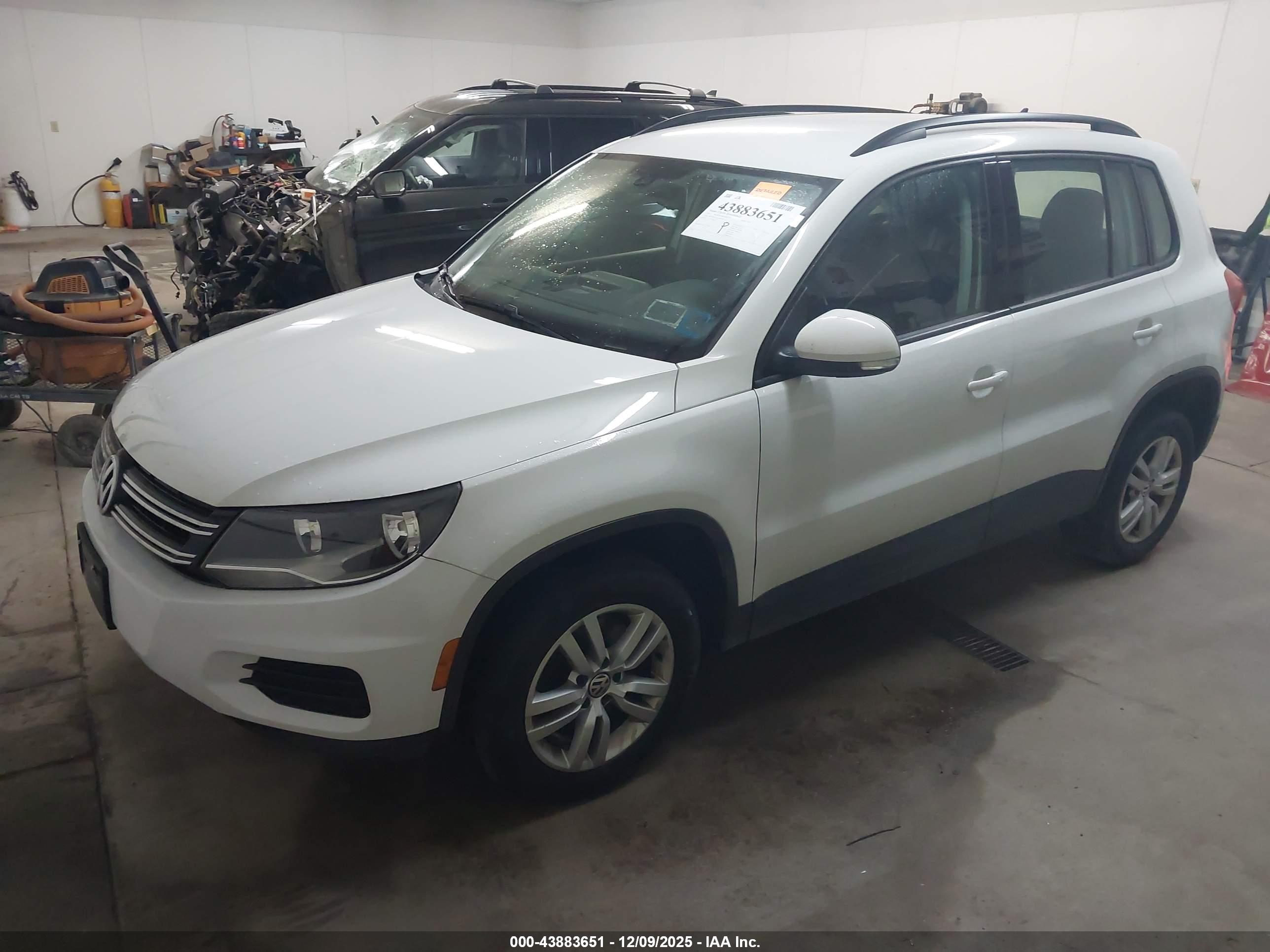 VOLKSWAGEN TIGUAN image 2