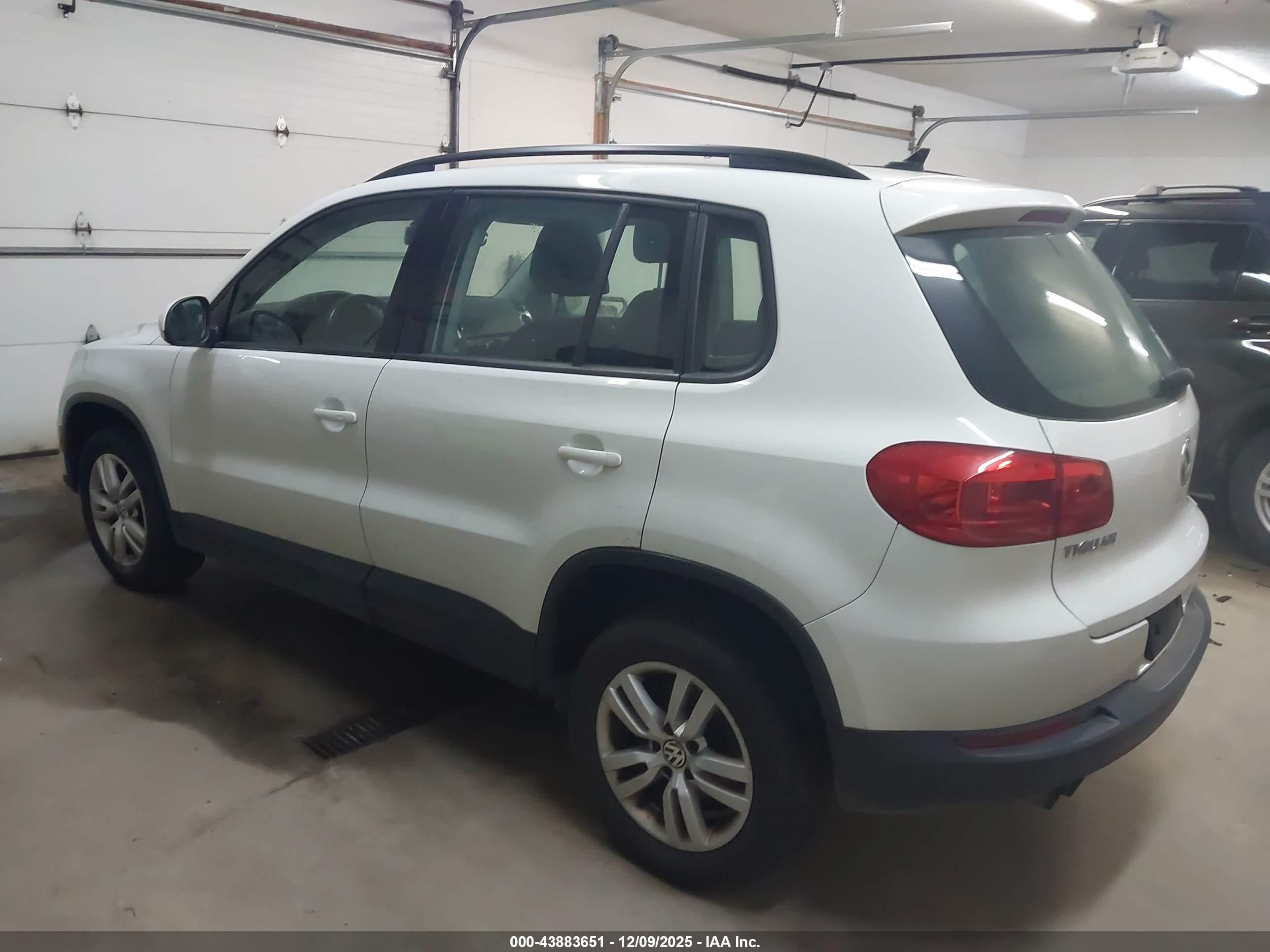 VOLKSWAGEN TIGUAN image 3