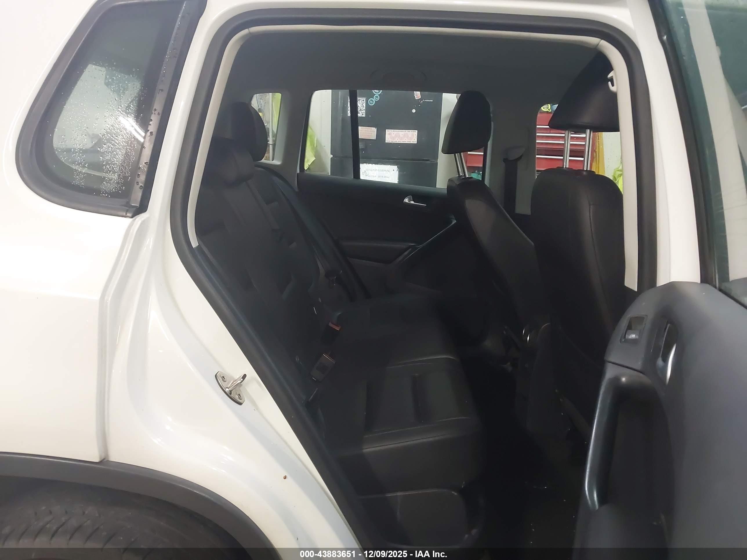 VOLKSWAGEN TIGUAN image 8