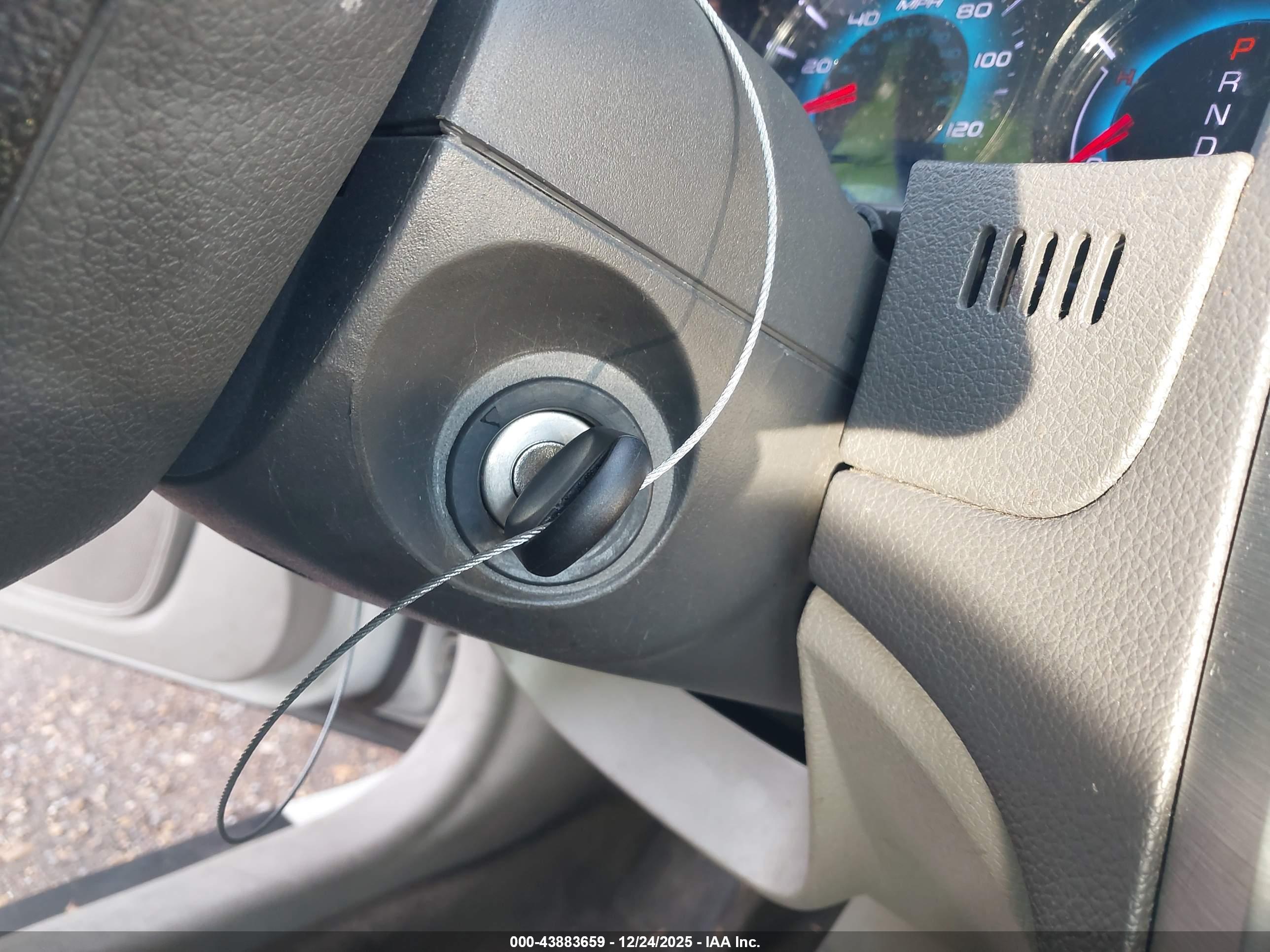 FORD FUSION image 11