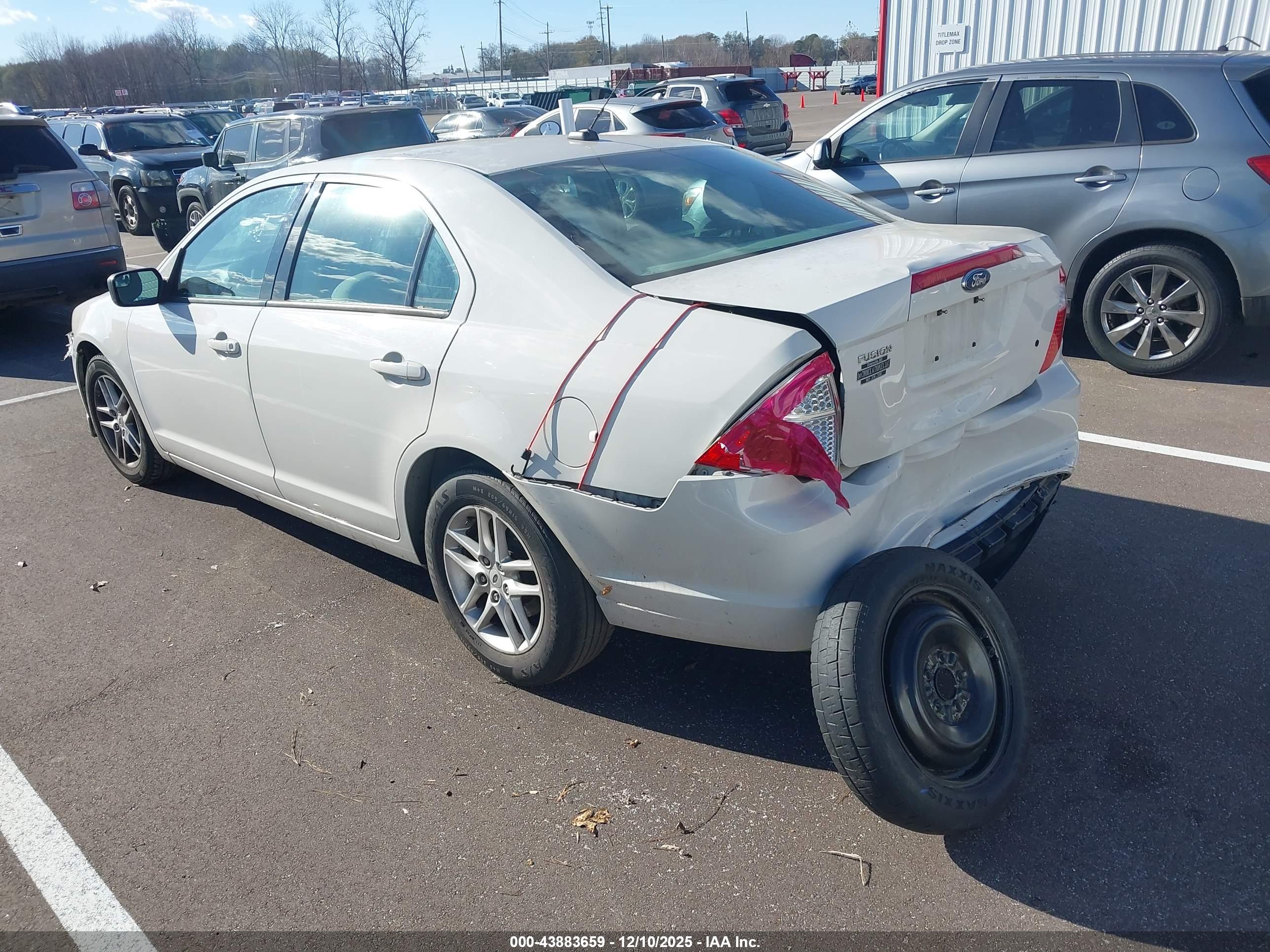 FORD FUSION image 3
