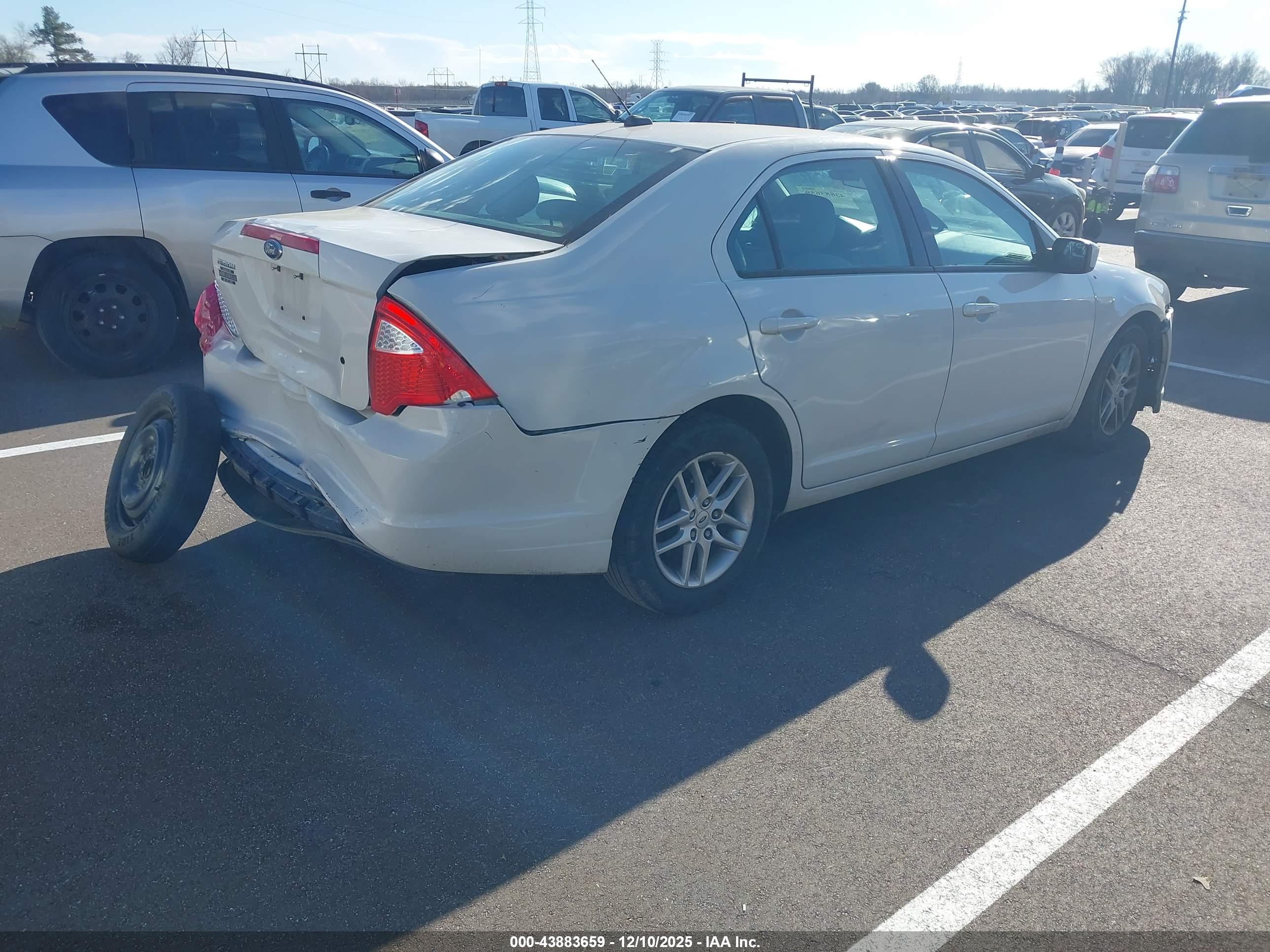 FORD FUSION image 4