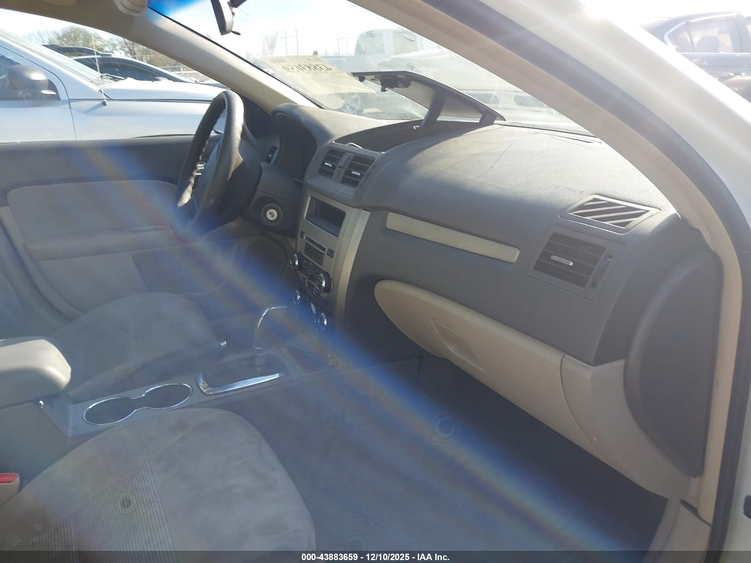 FORD FUSION image 5