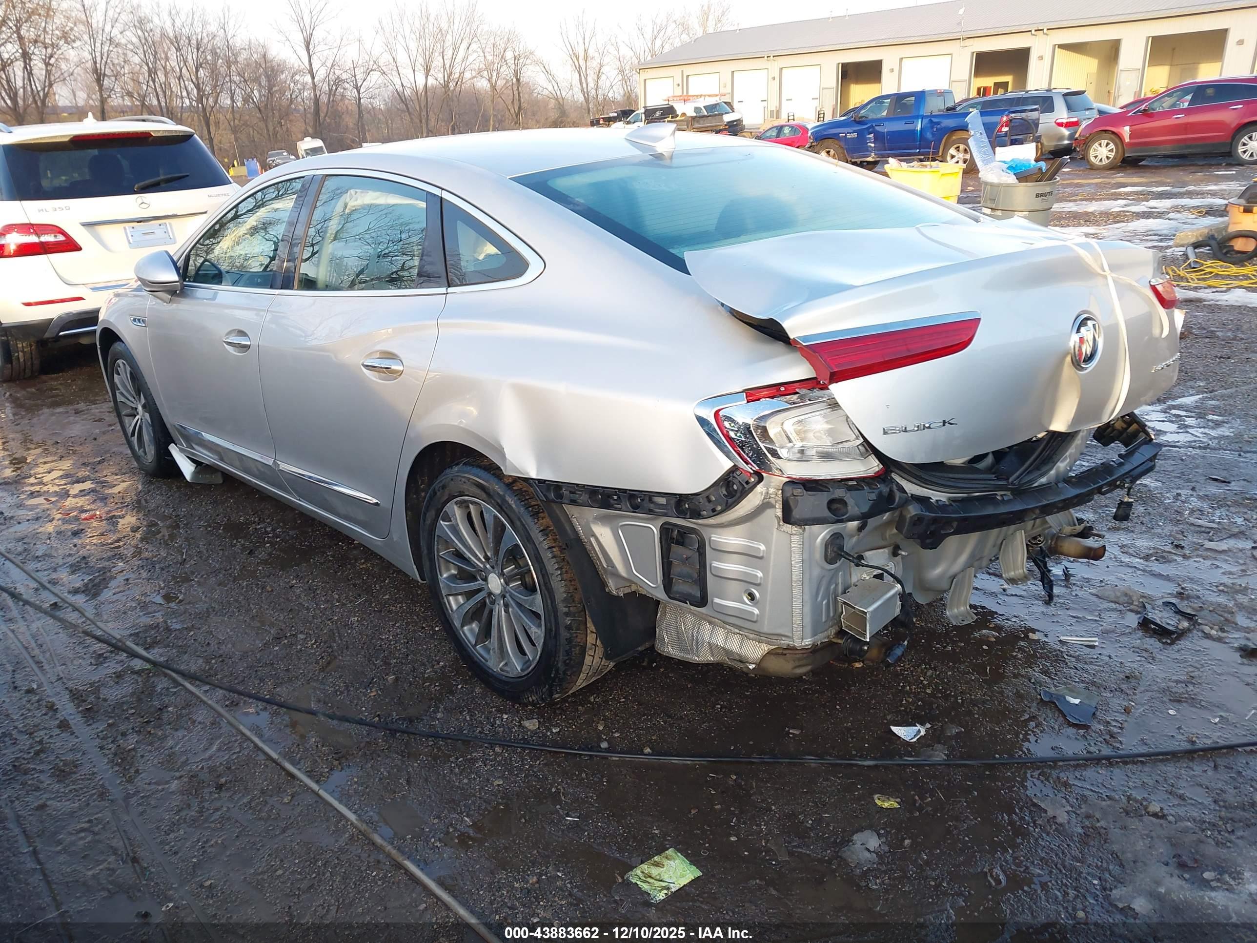 BUICK LACROSSE image 3