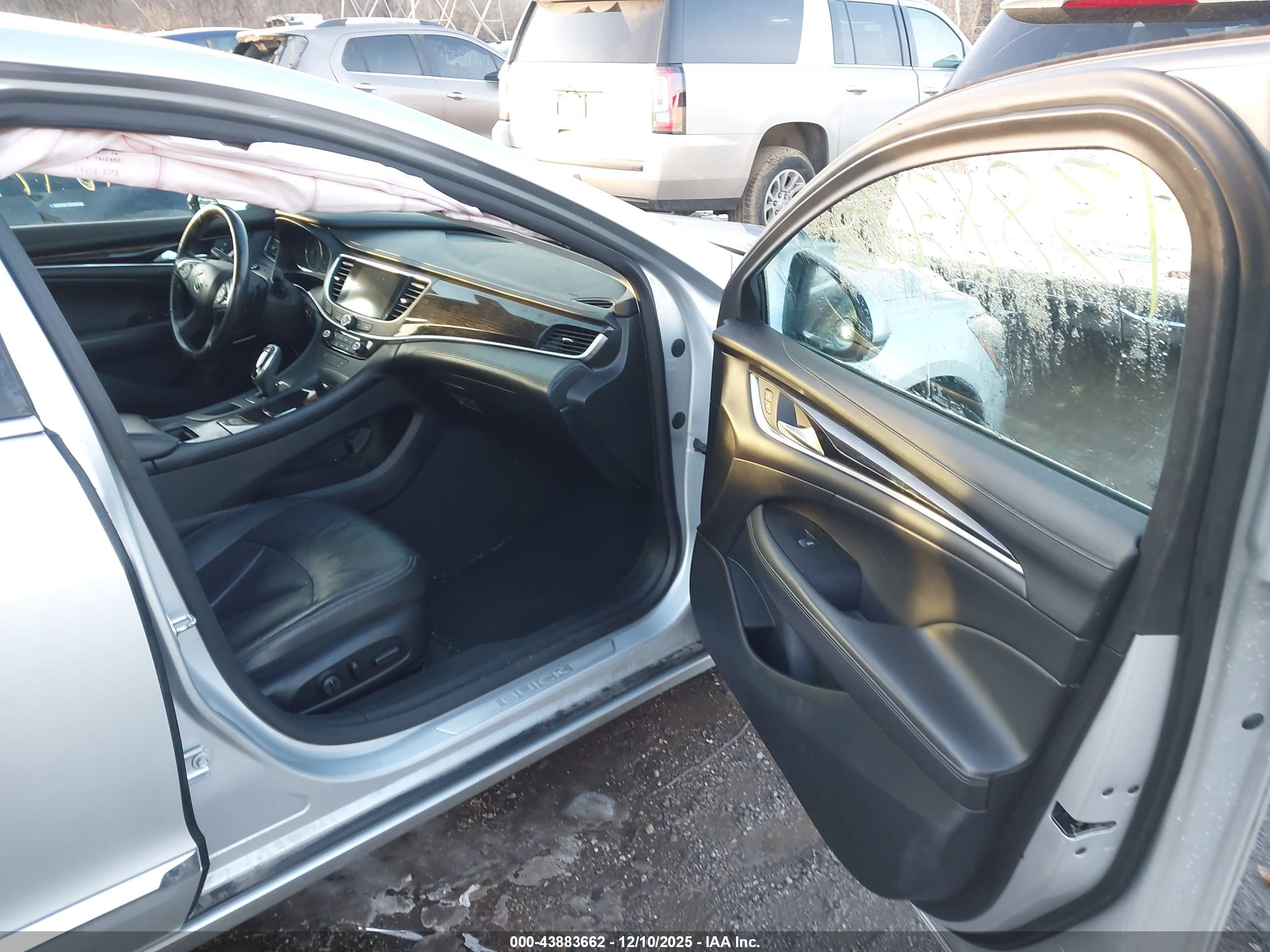 BUICK LACROSSE image 5