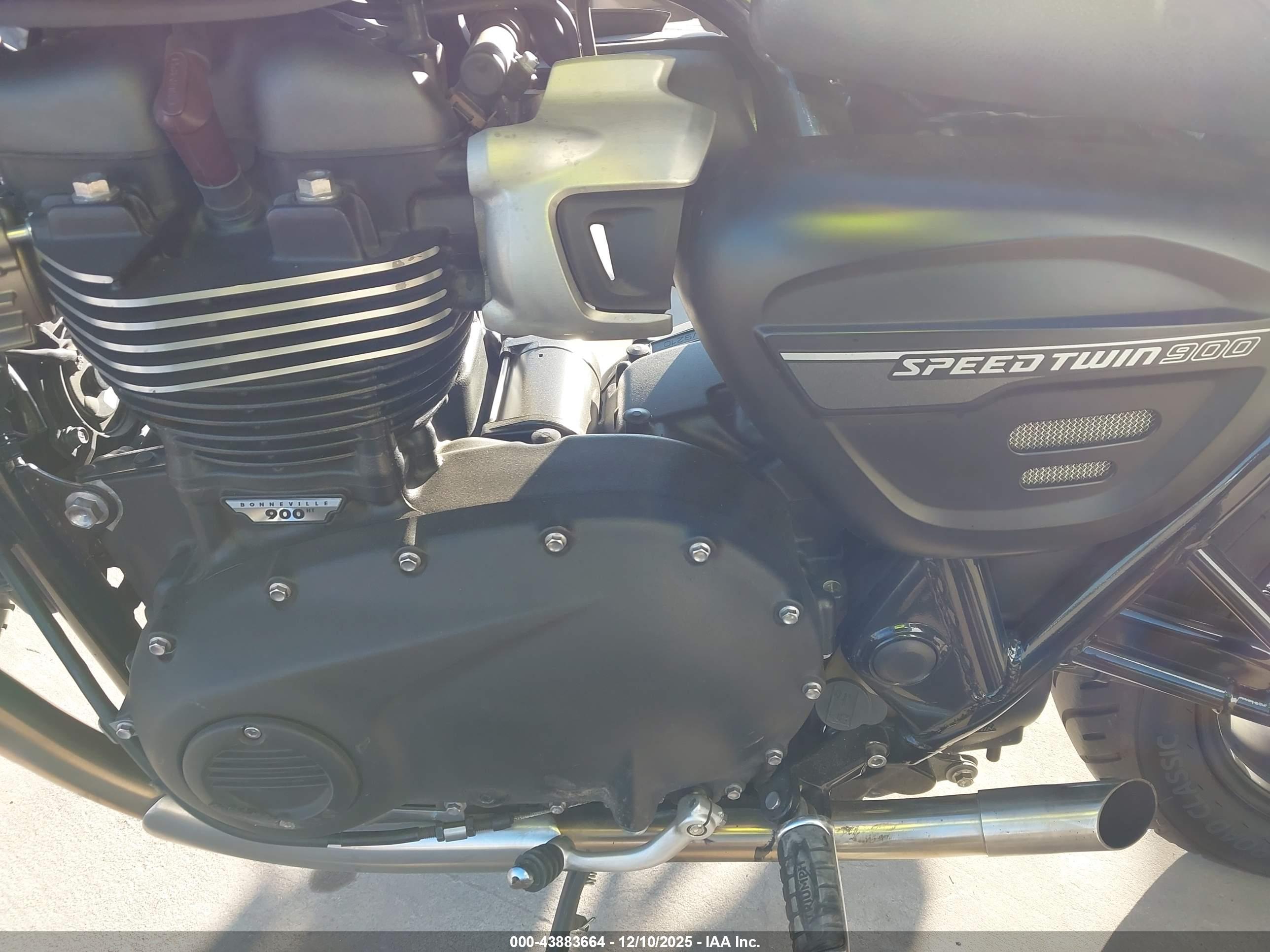 TRIUMPH MOTORCYCLE image 9