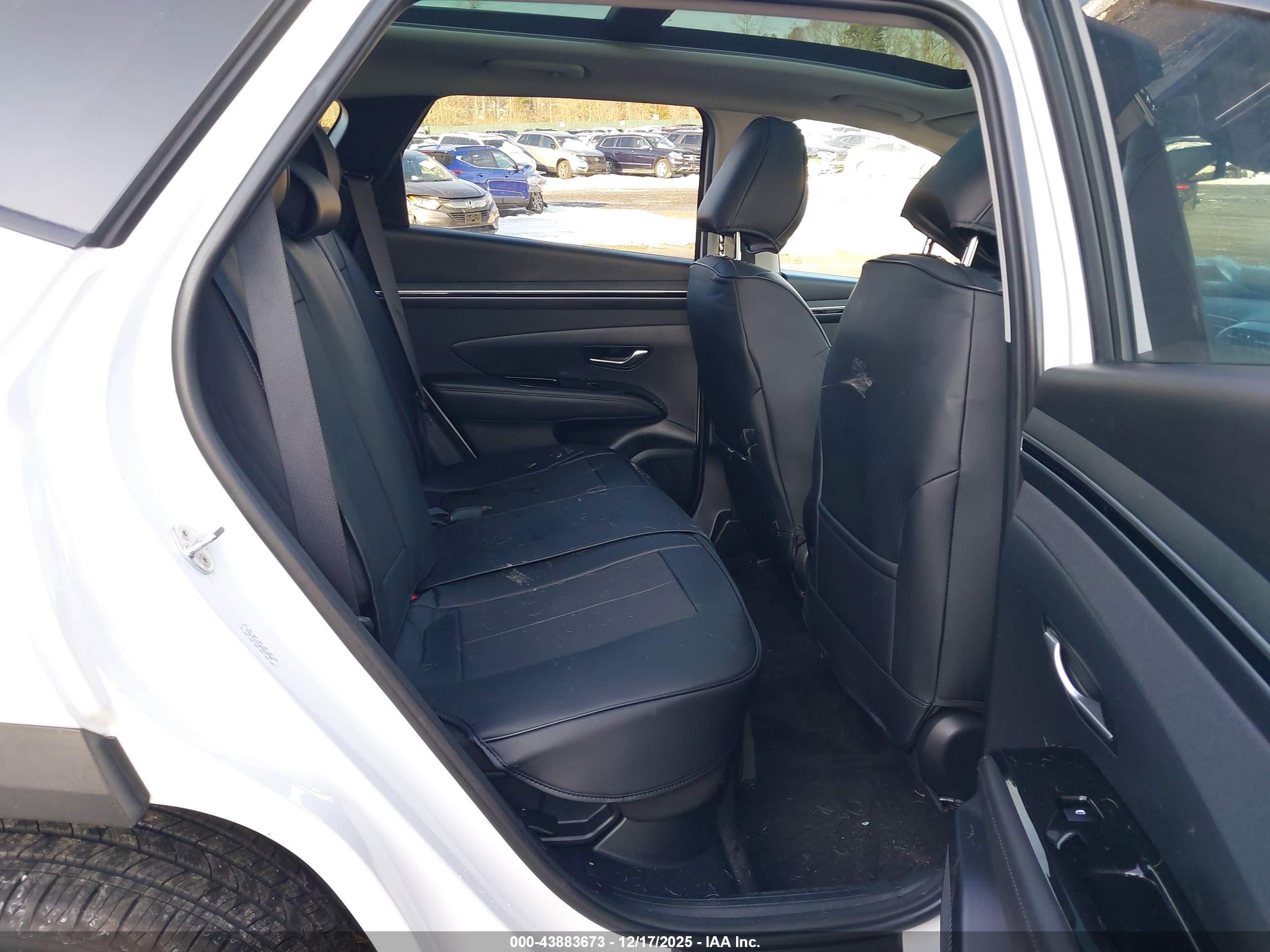 HYUNDAI TUCSON image 8