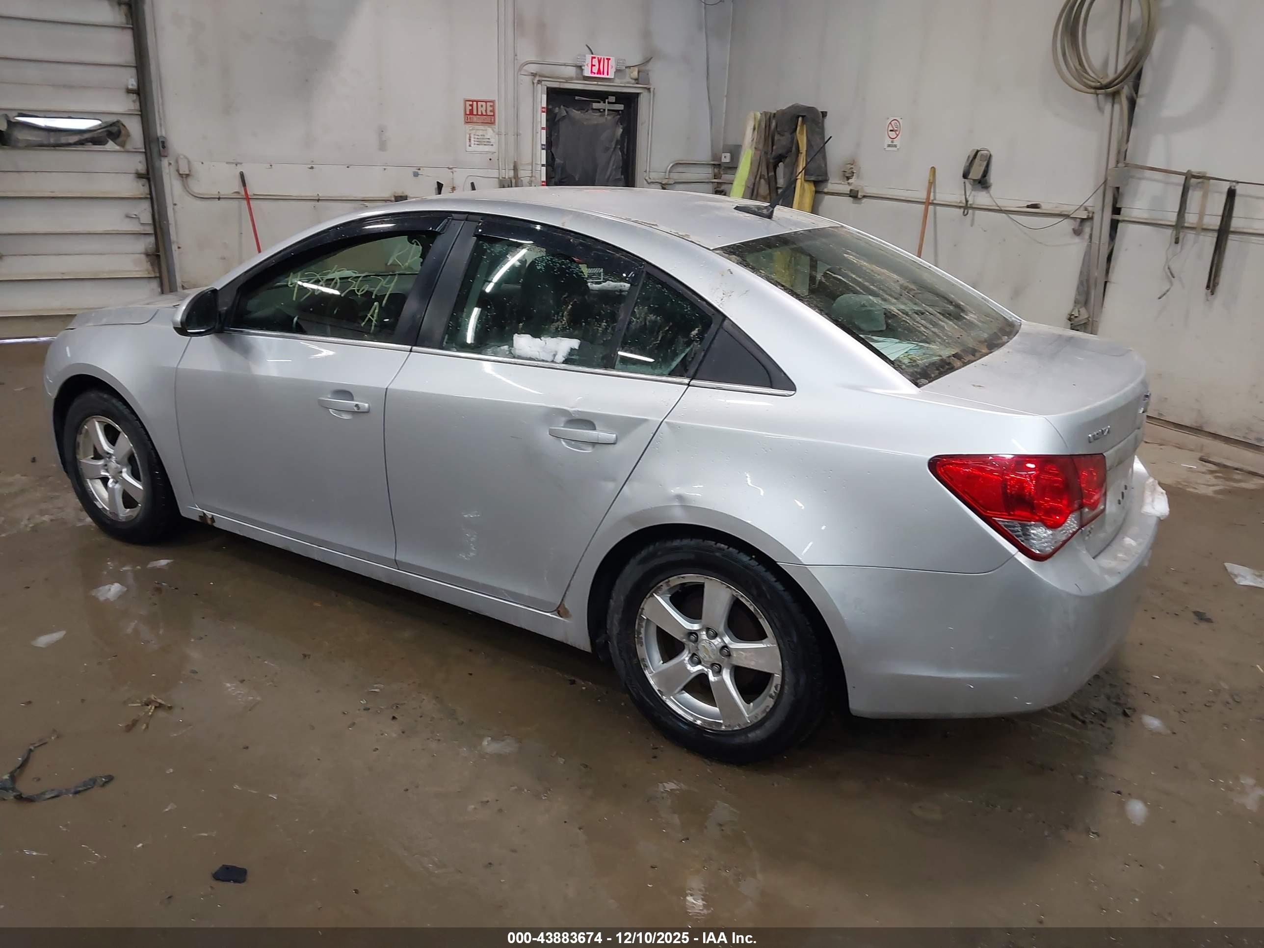 CHEVROLET CRUZE image 3
