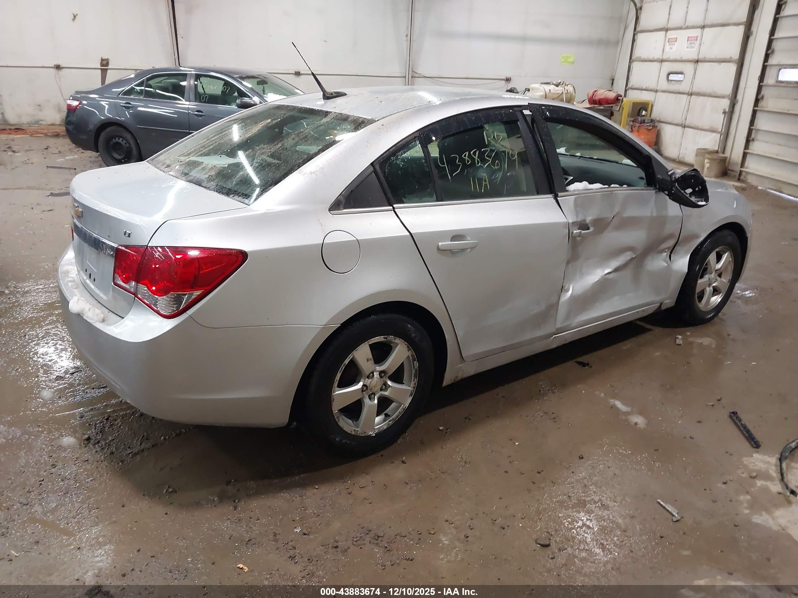 CHEVROLET CRUZE image 4