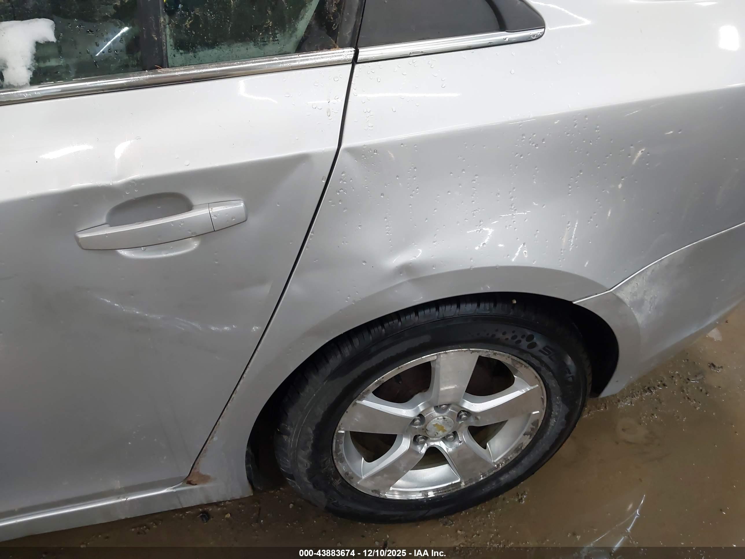 CHEVROLET CRUZE image 6