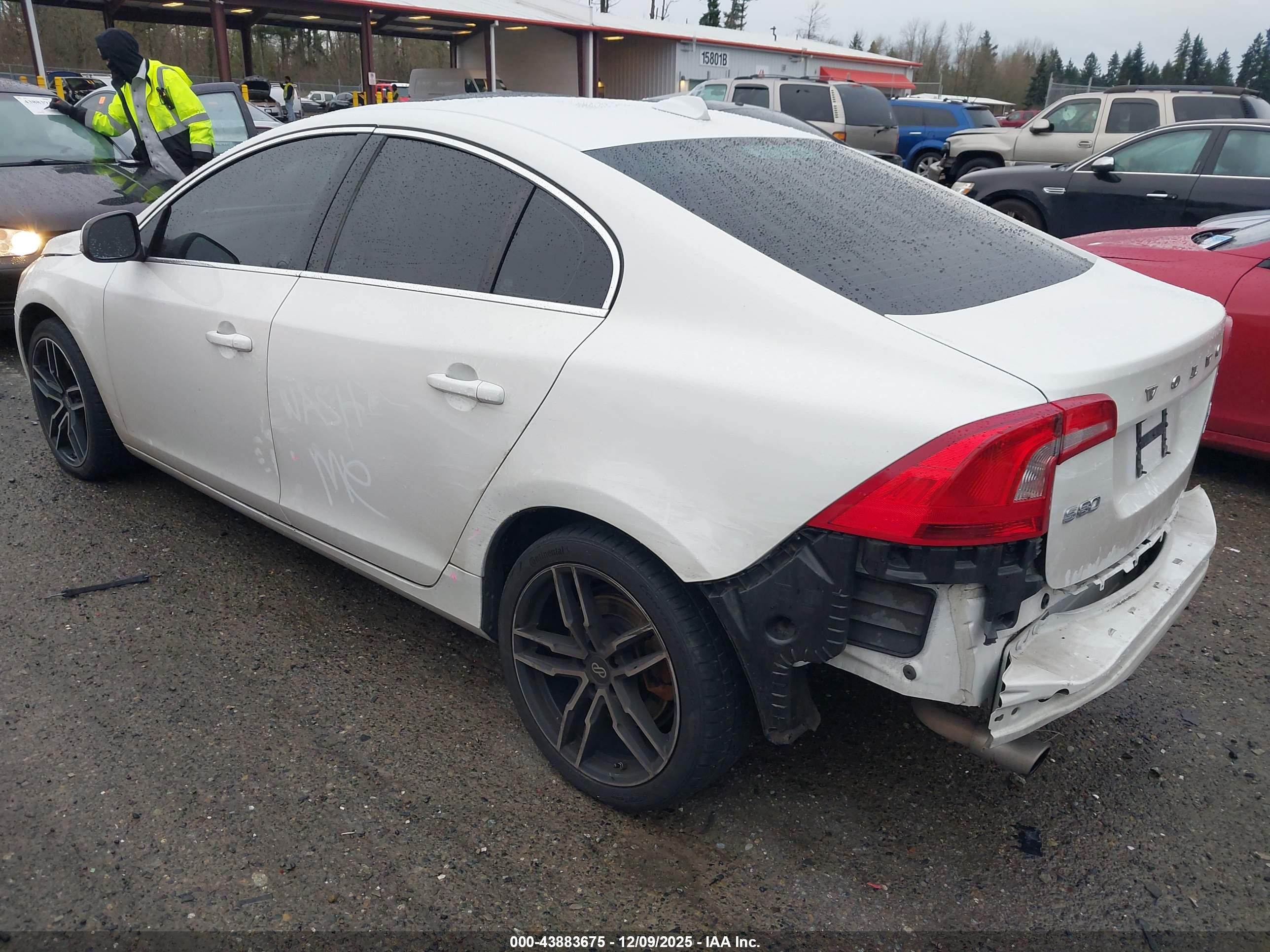 VOLVO S60 image 3