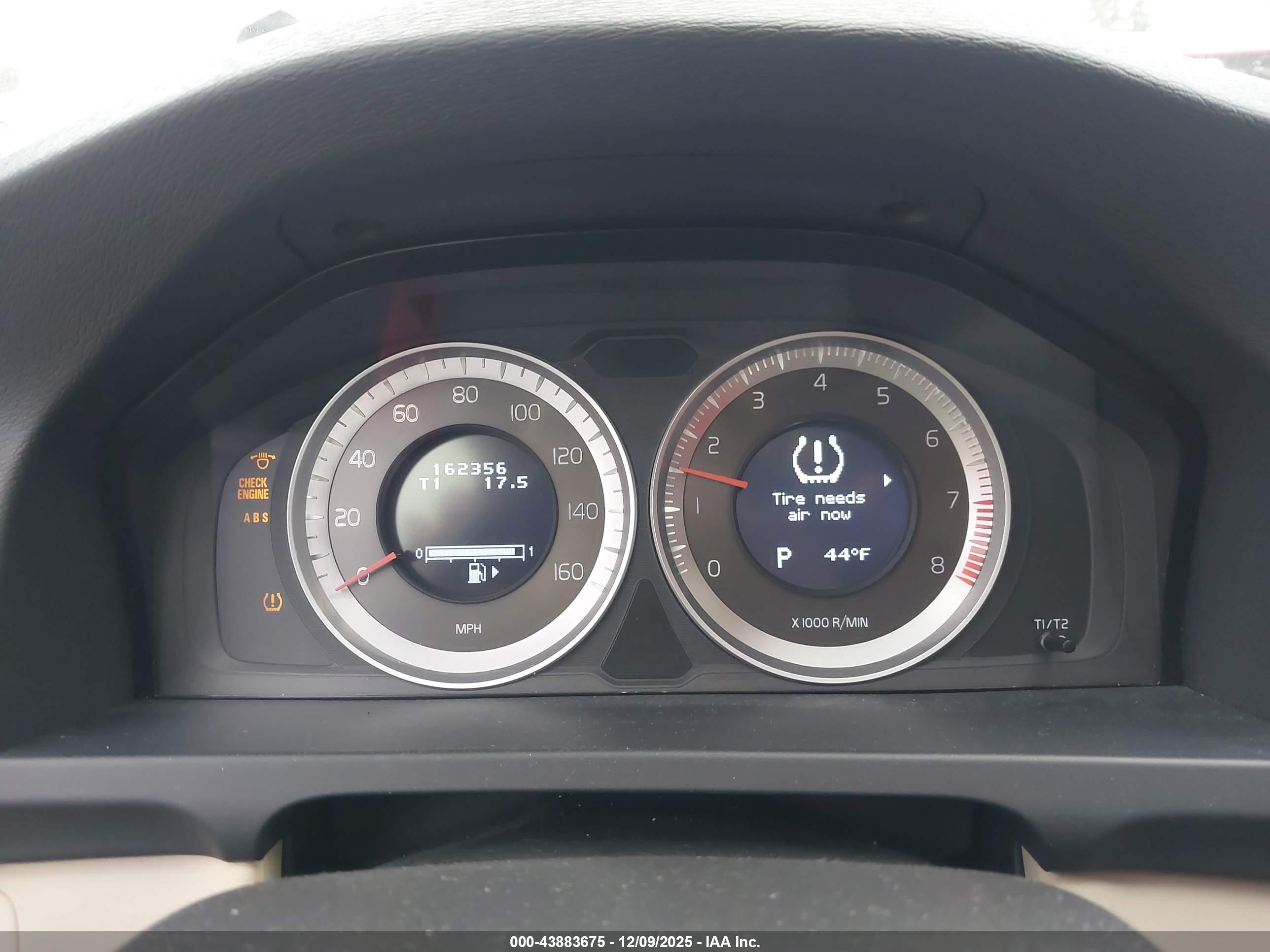VOLVO S60 image 7