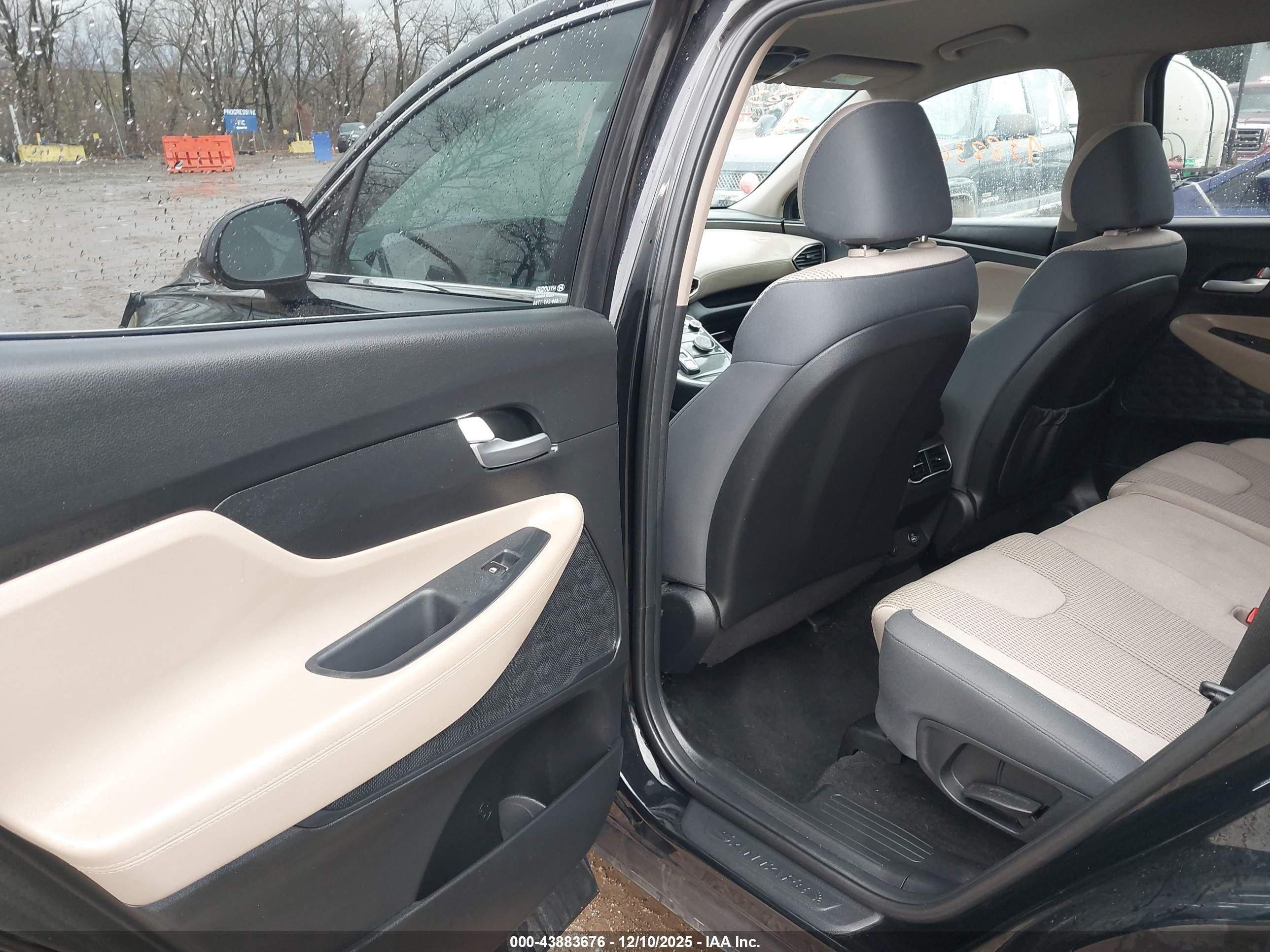 HYUNDAI SANTA image 8