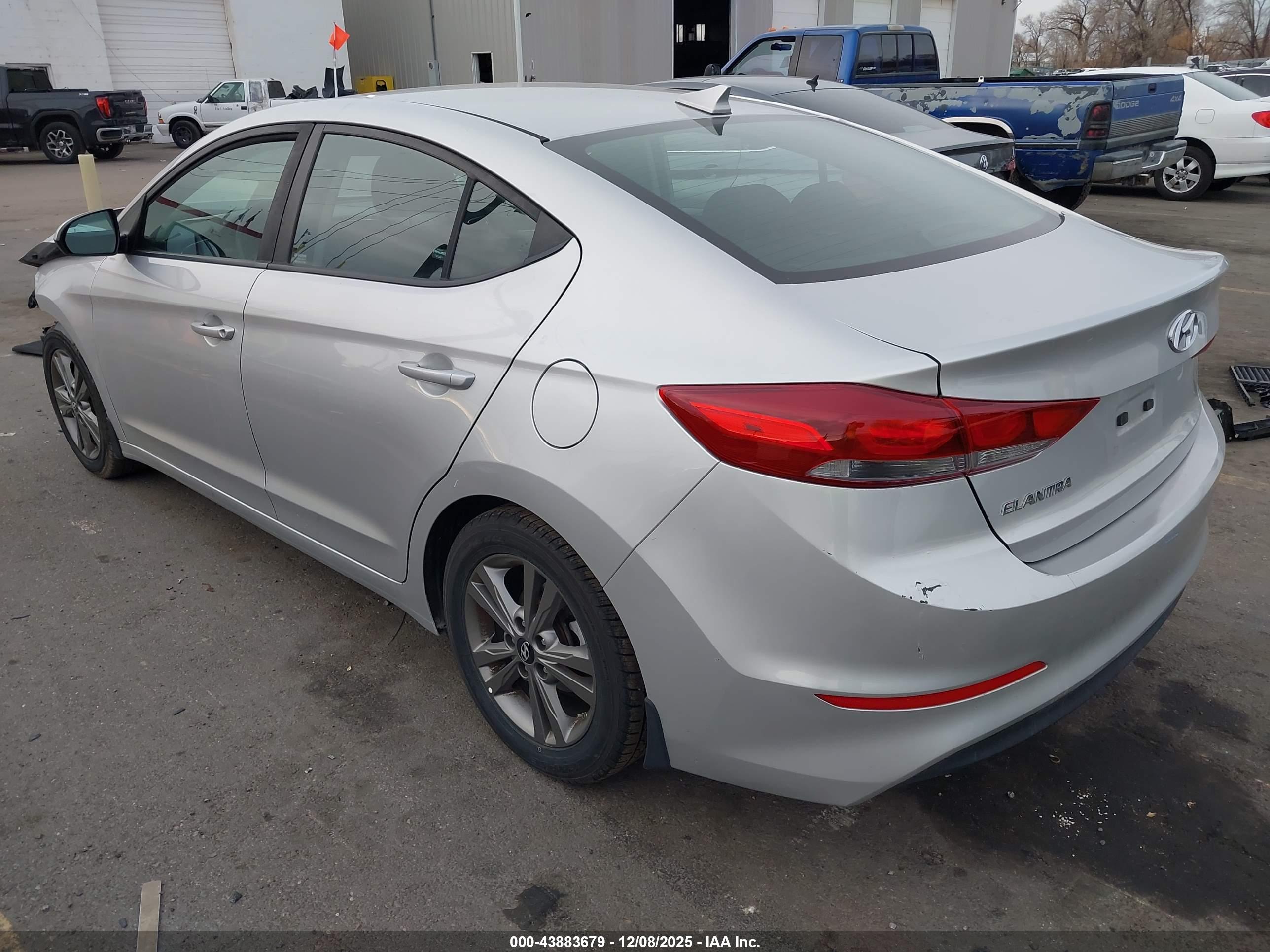 HYUNDAI ELANTRA image 3