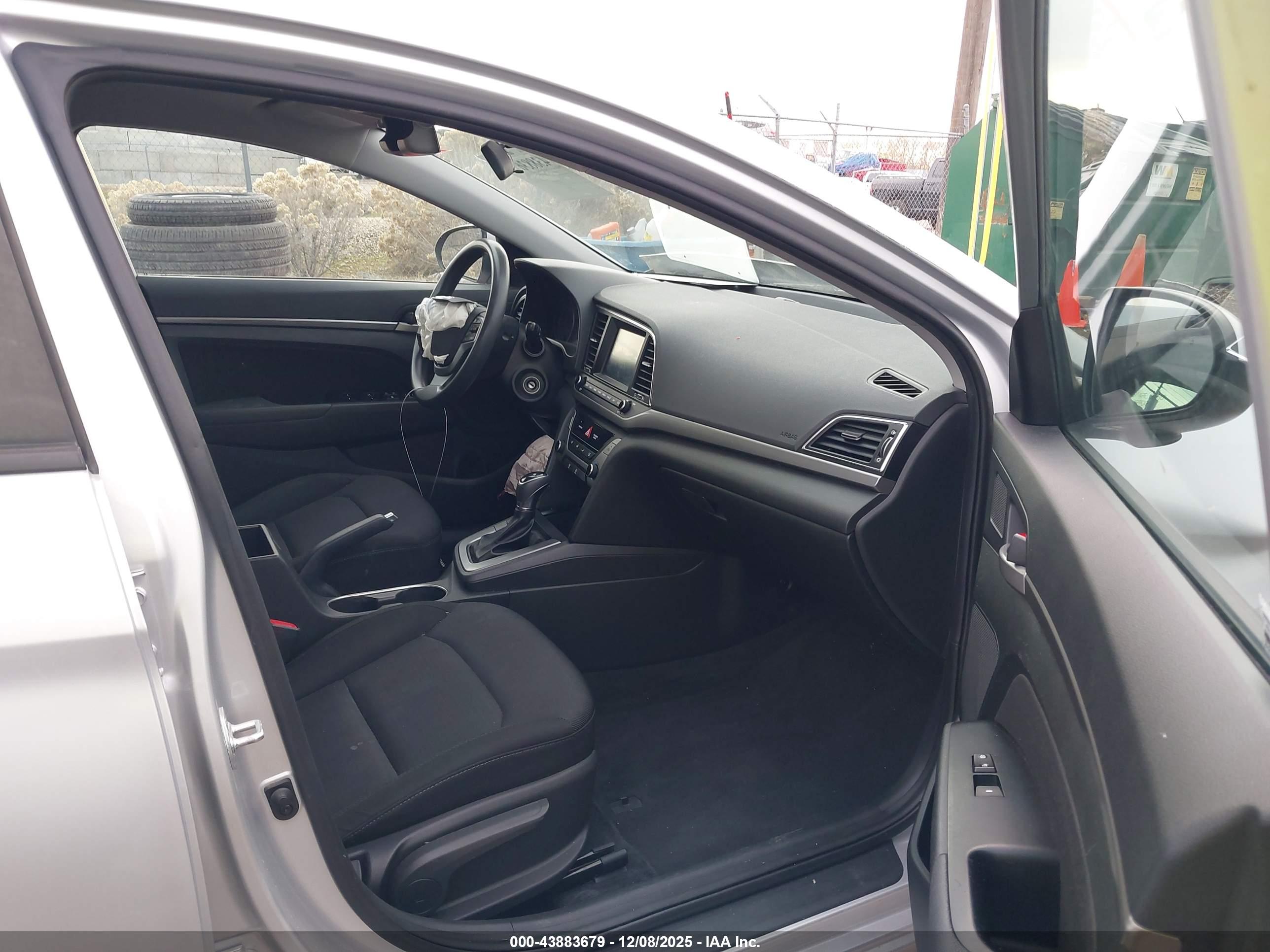 HYUNDAI ELANTRA image 5