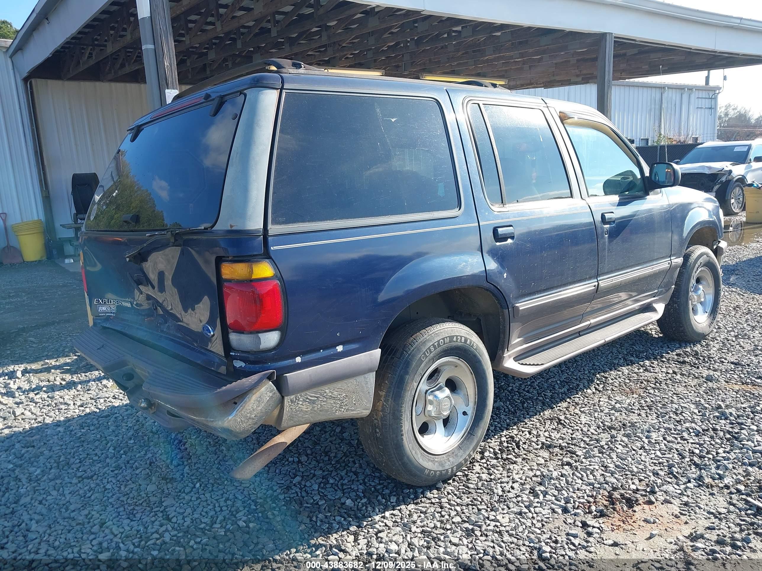 FORD EXPLORER image 4