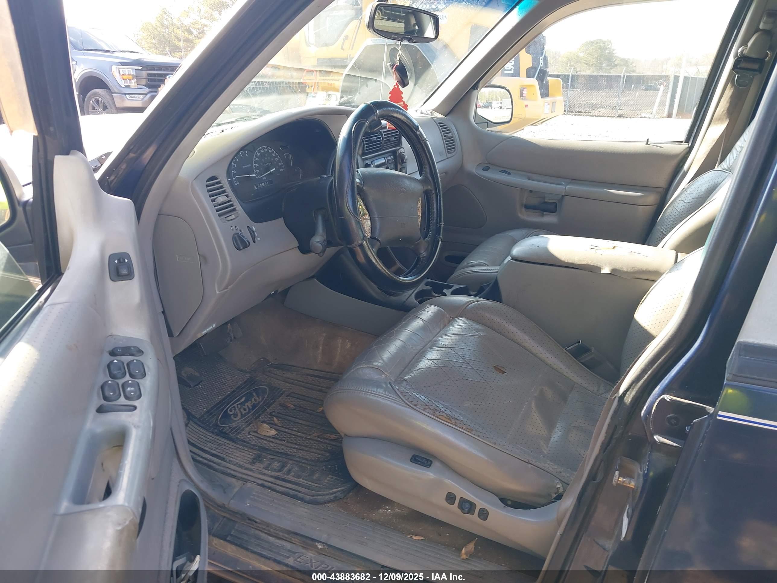 FORD EXPLORER image 5