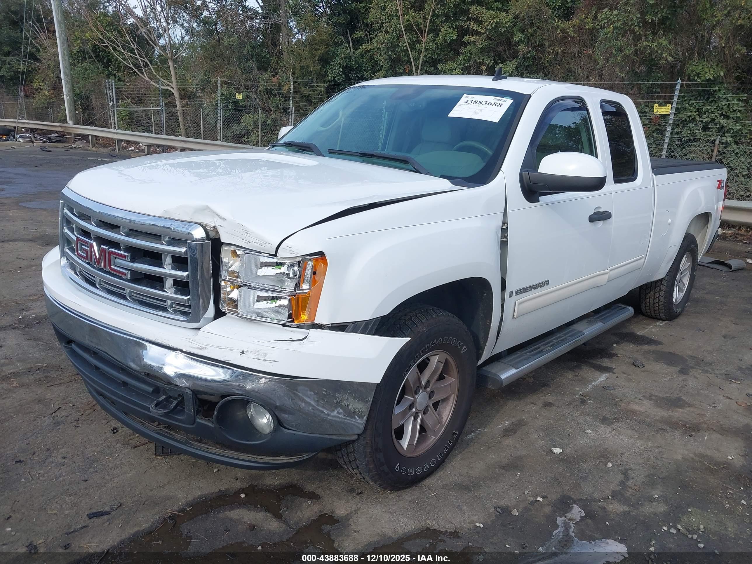 GMC SIERRA image 2