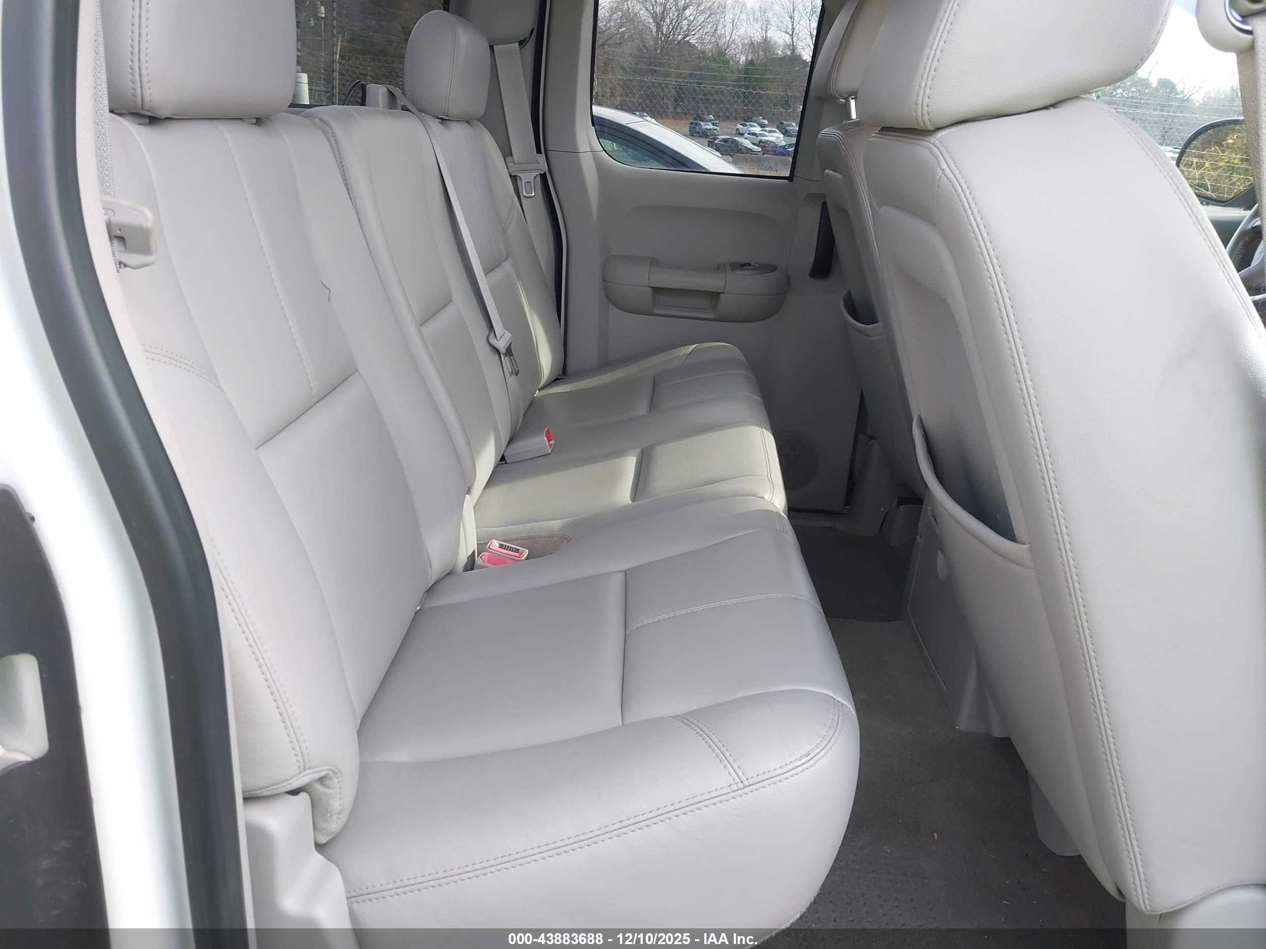GMC SIERRA image 8