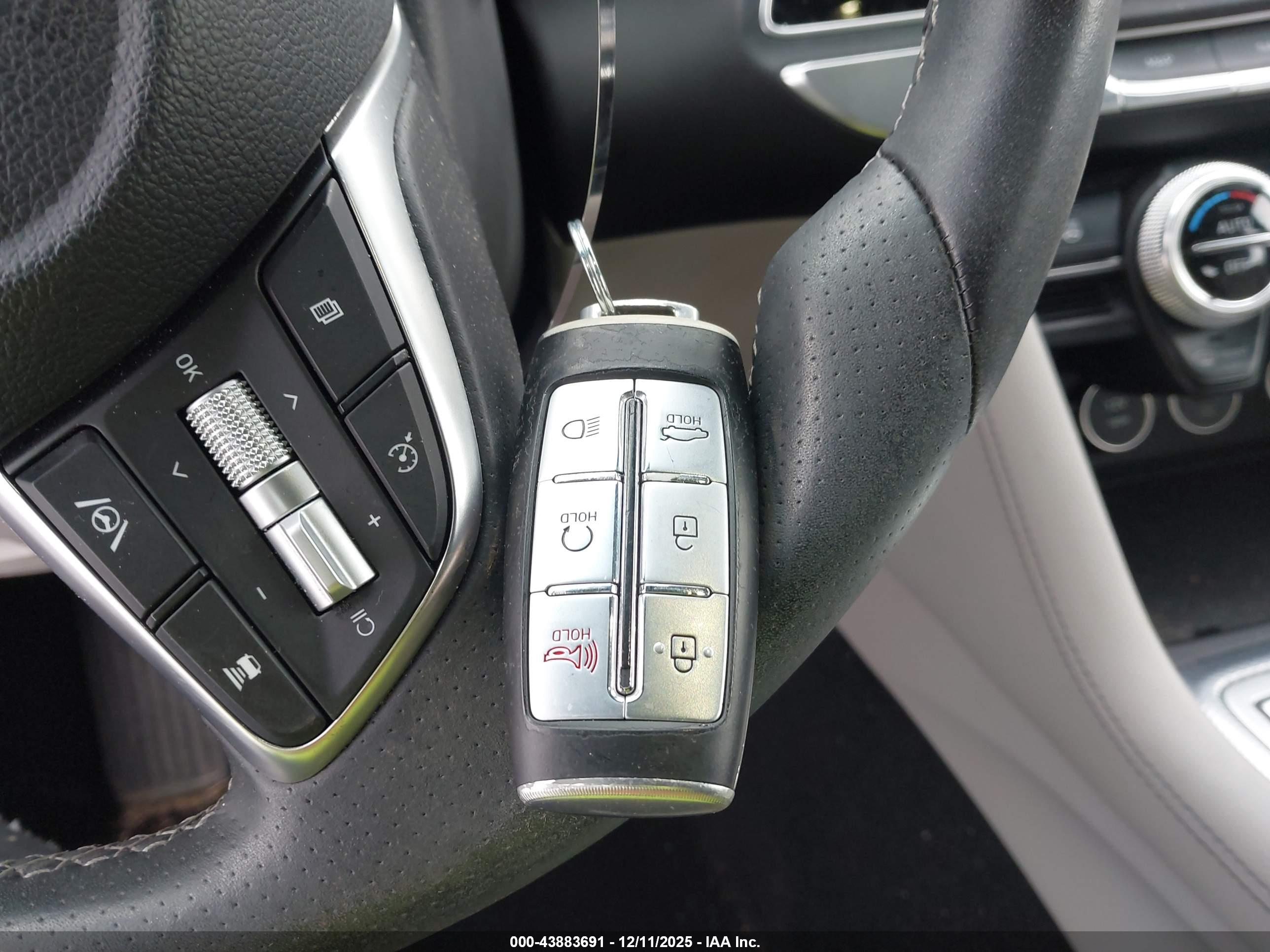 GENESIS G70 image 11