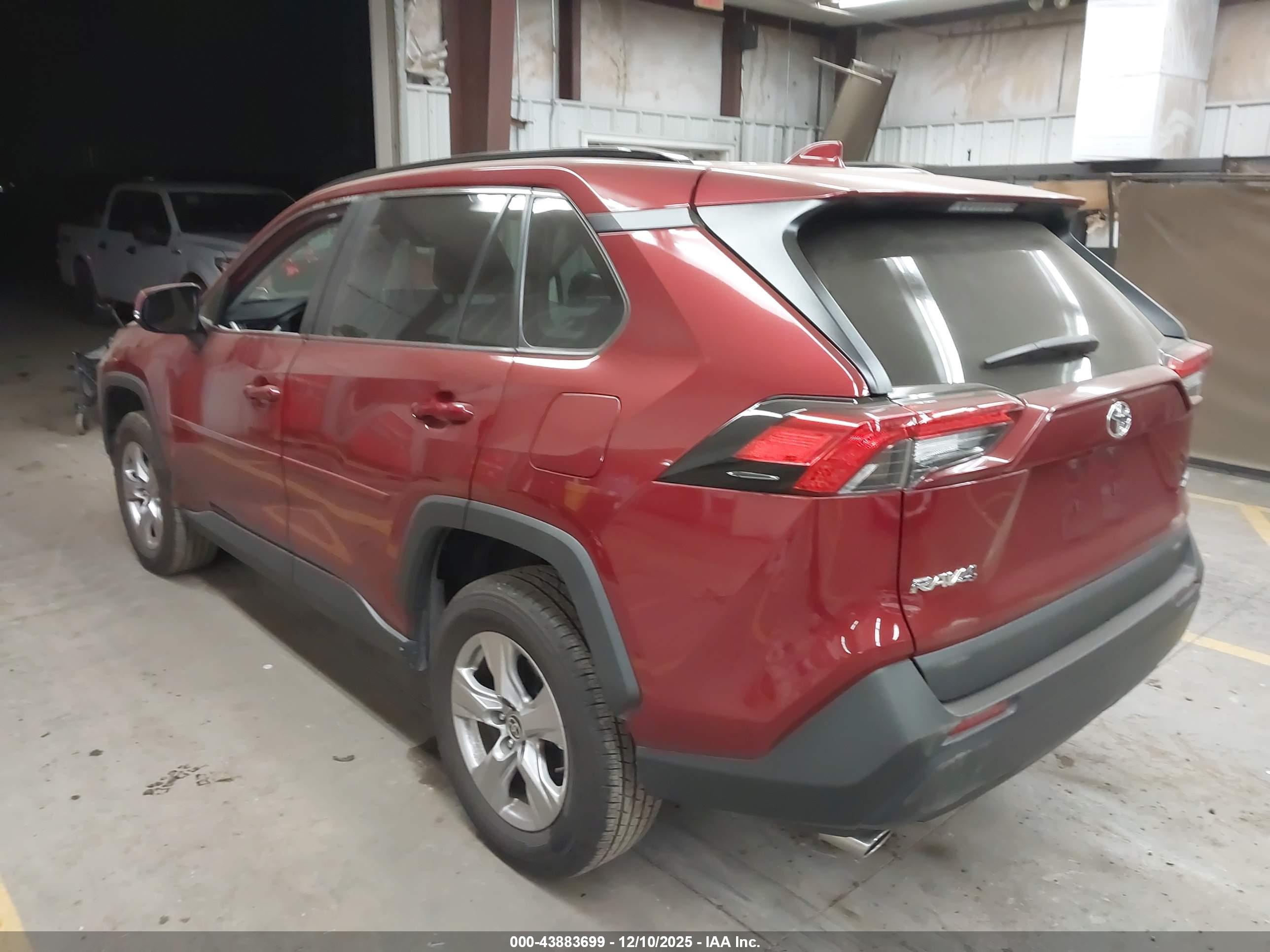 TOYOTA RAV4 image 3