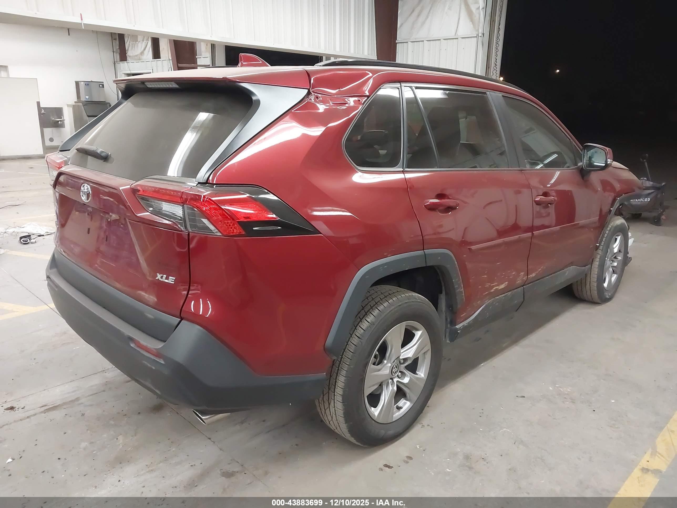 TOYOTA RAV4 image 4
