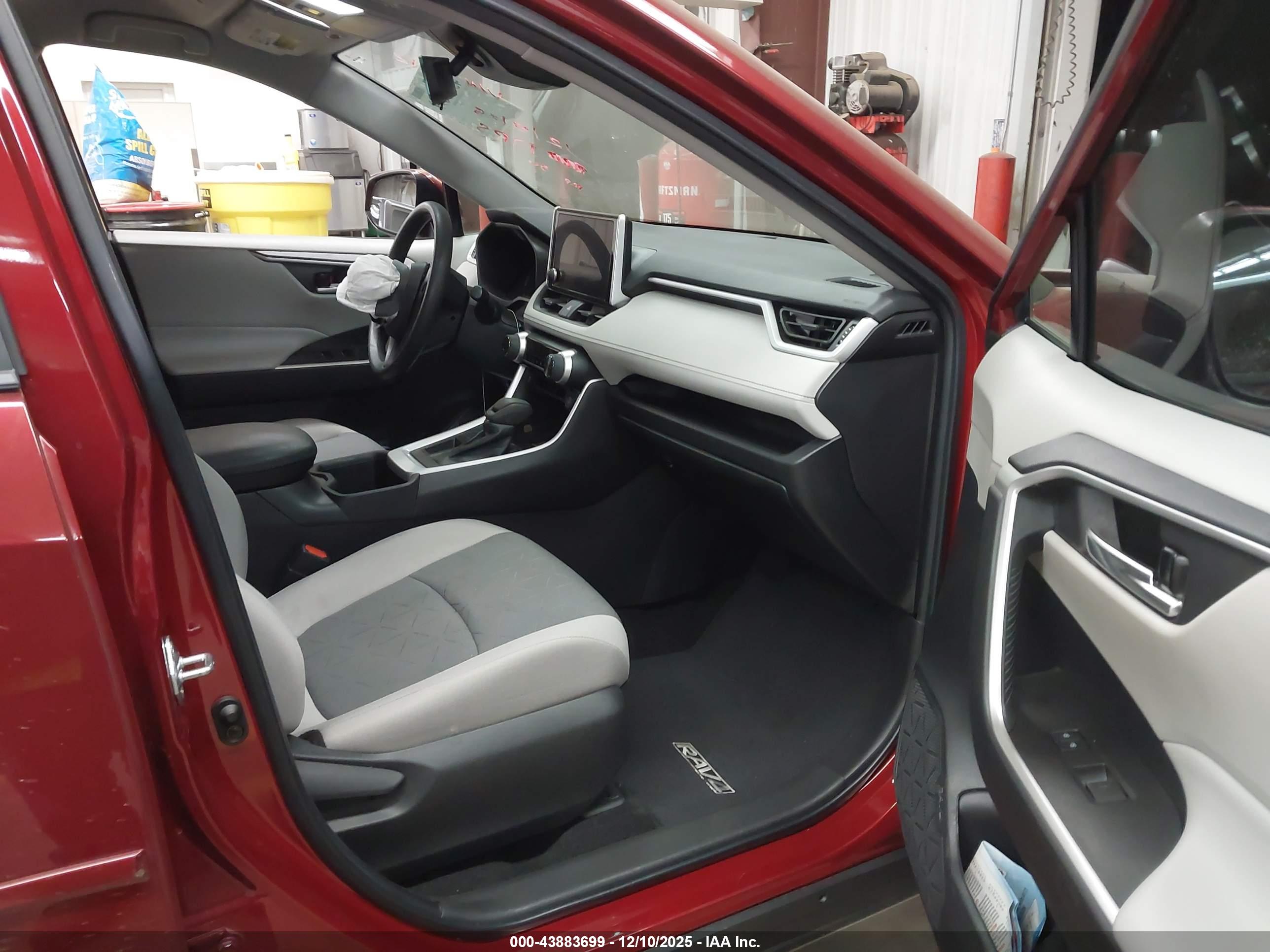 TOYOTA RAV4 image 5