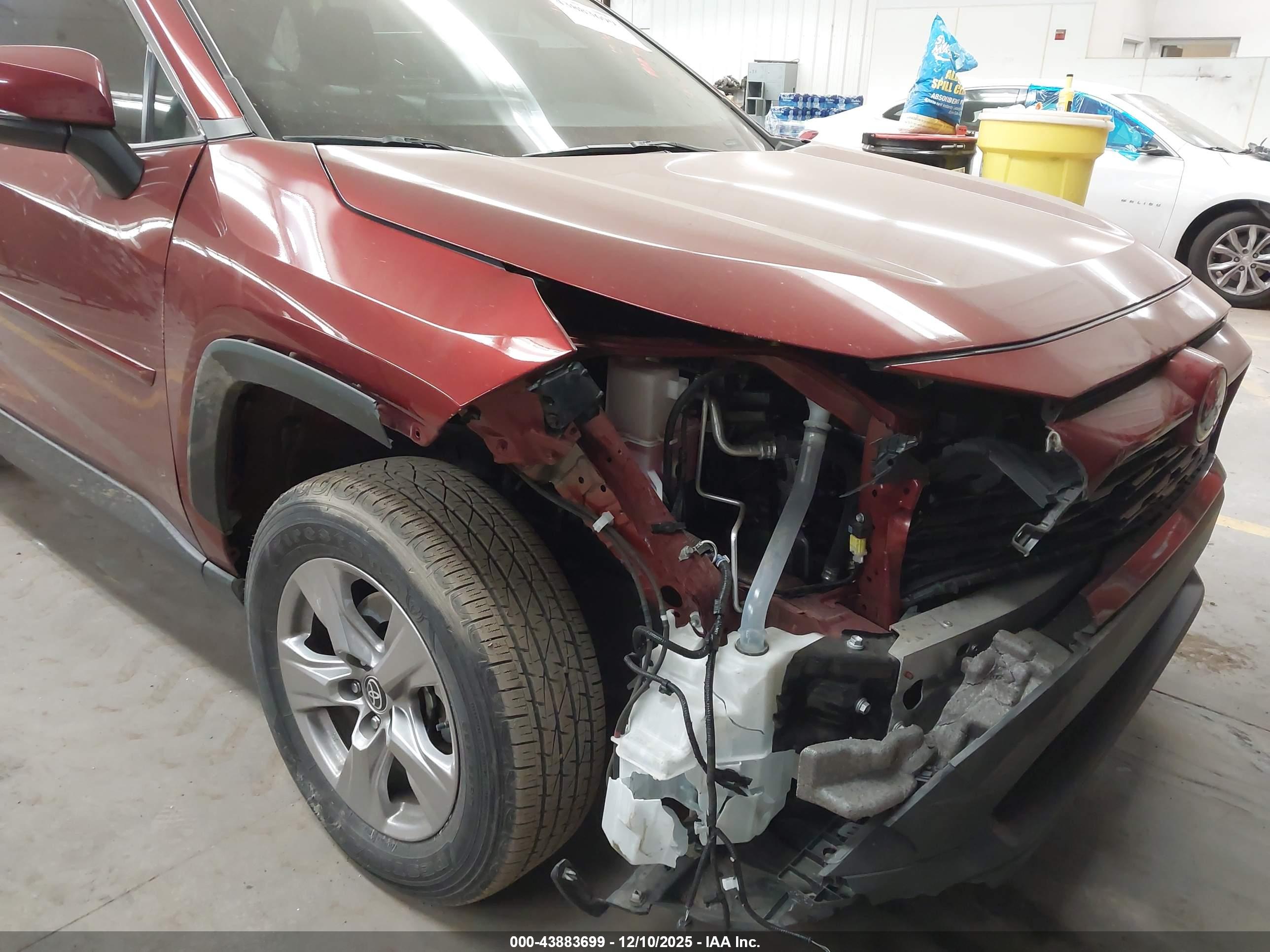 TOYOTA RAV4 image 6