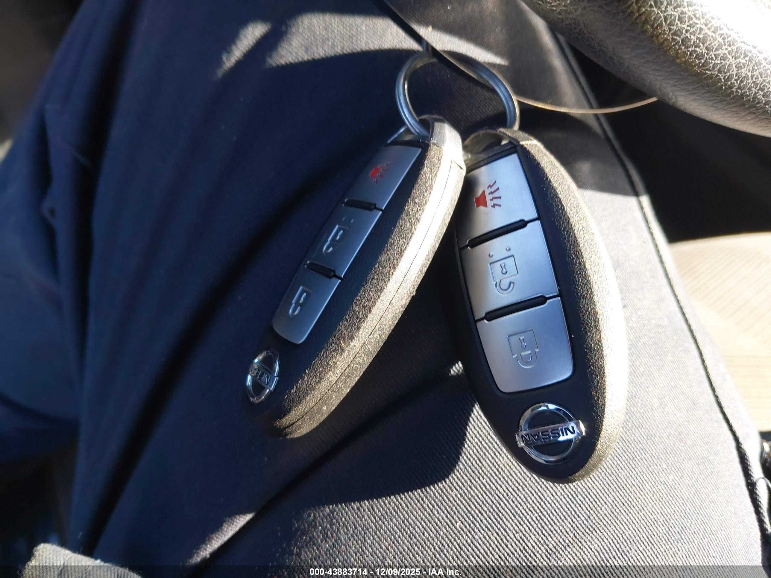 NISSAN ROGUE image 11