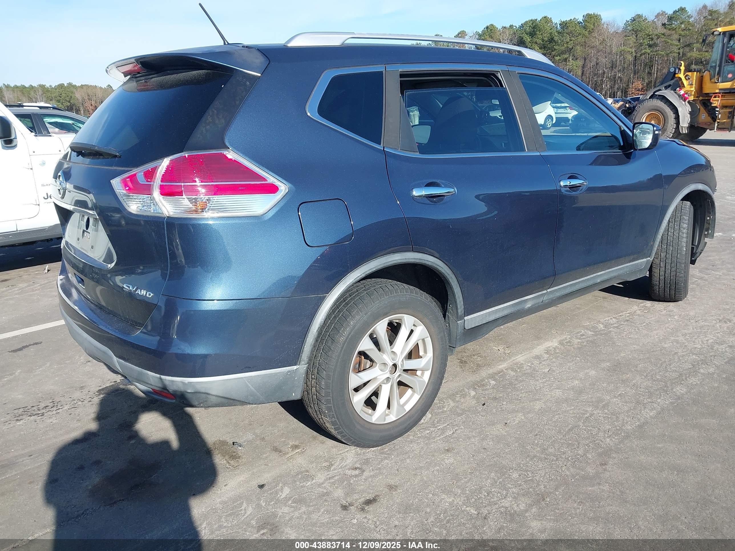NISSAN ROGUE image 4