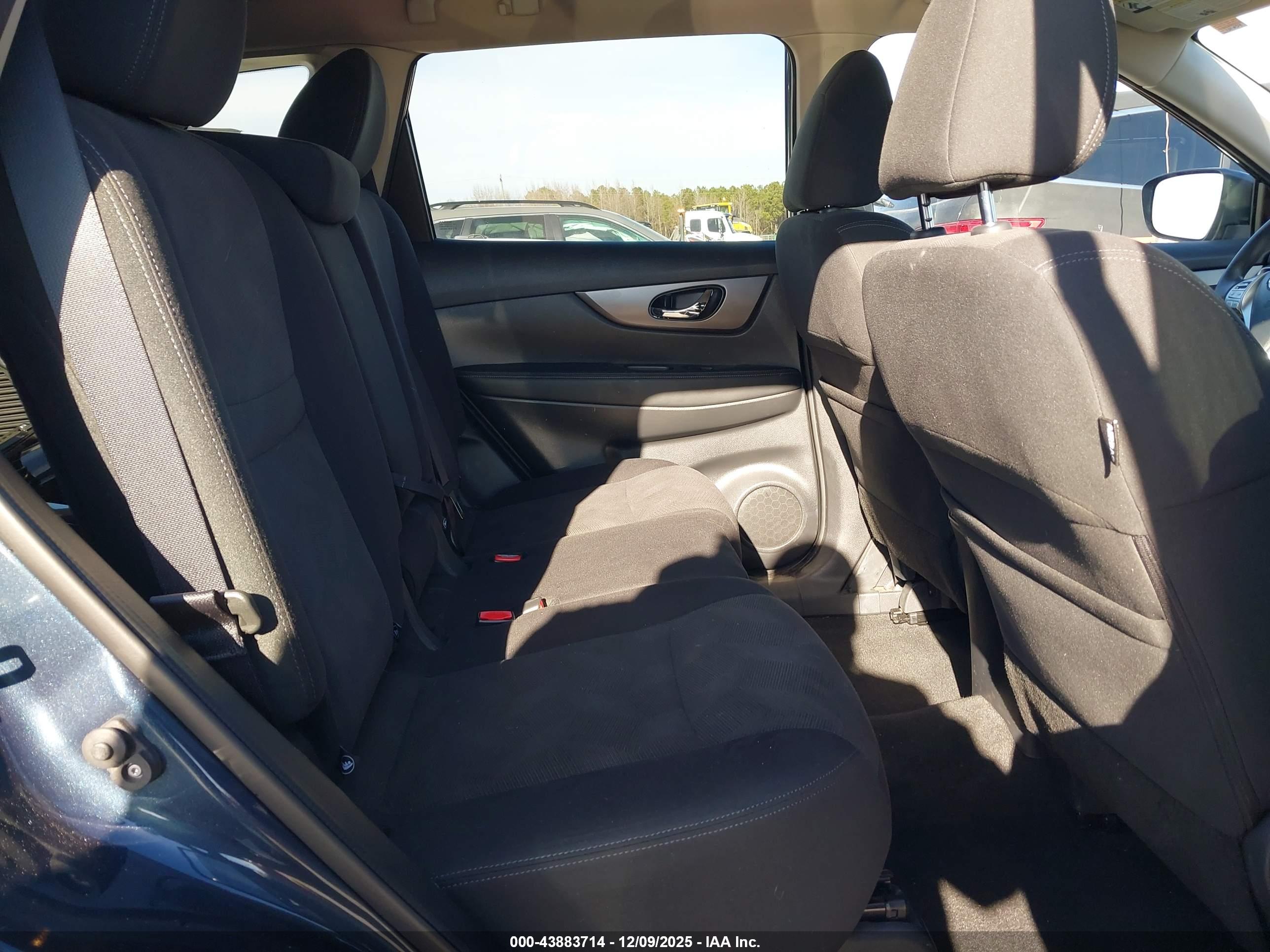 NISSAN ROGUE image 8